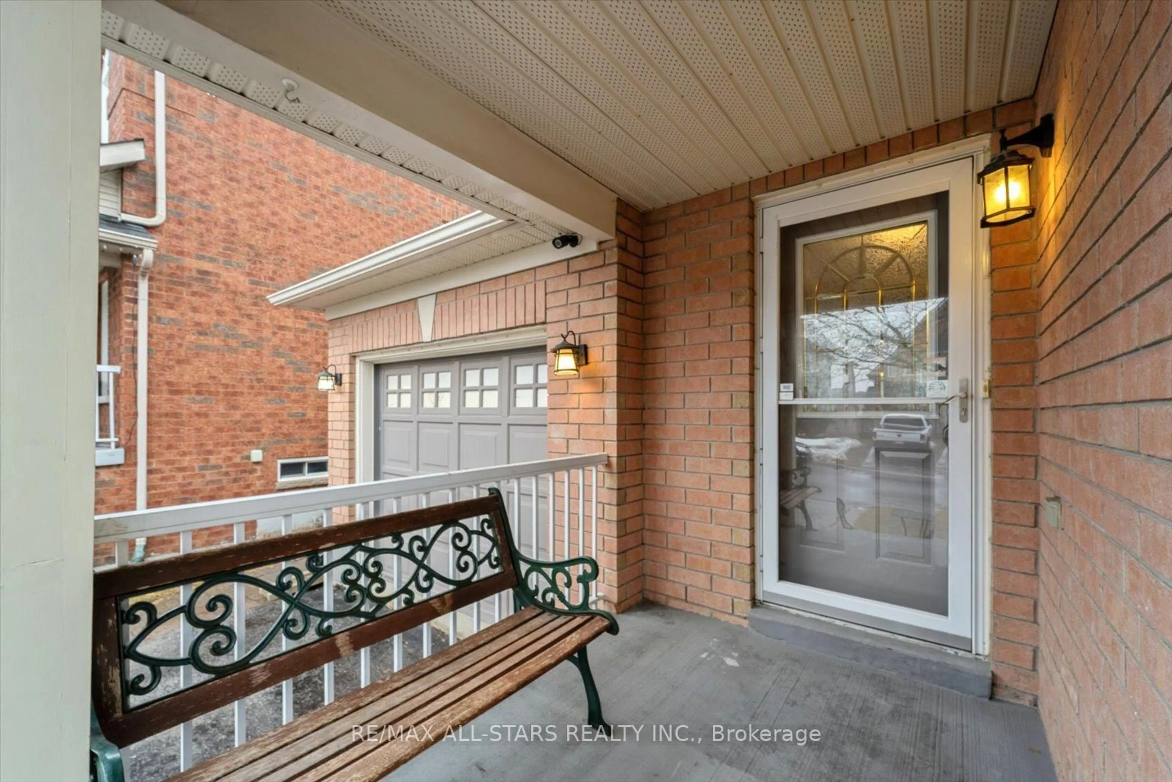 Unknown for 62 Reddenhurst Cres, Georgina Ontario L4P 4G2