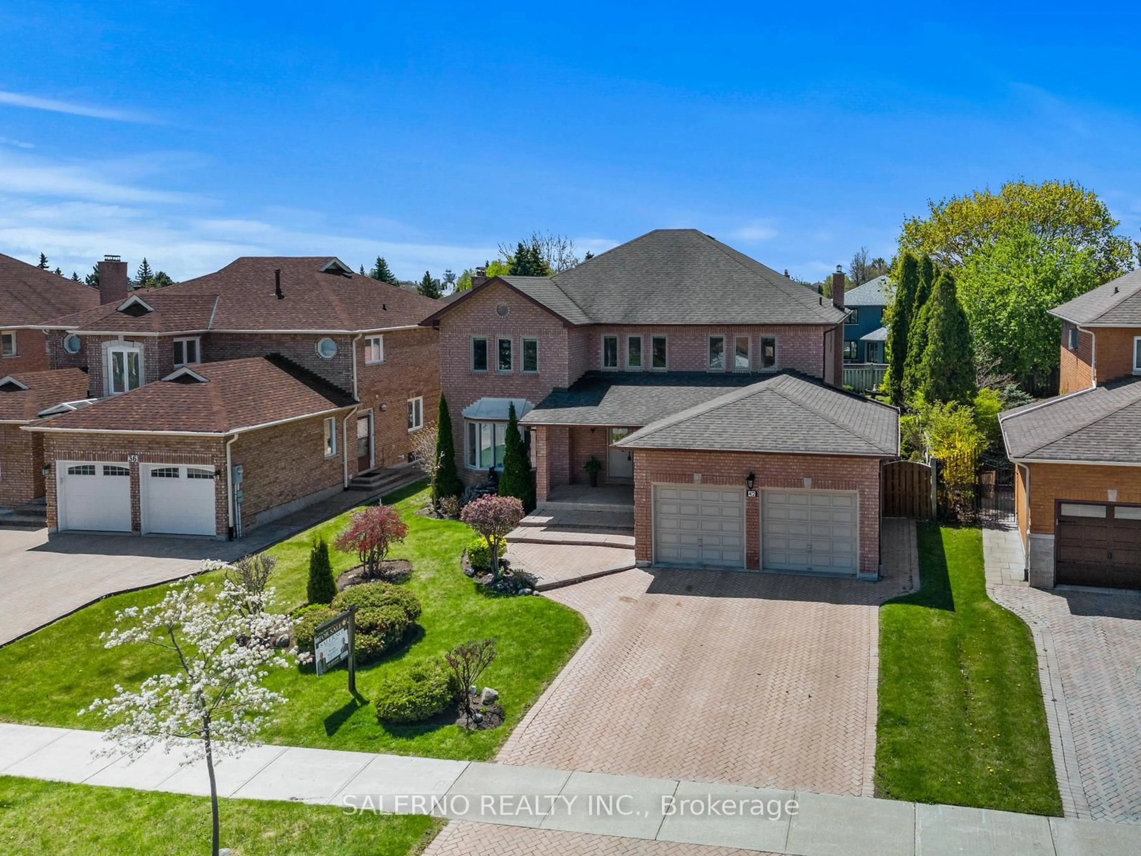 A pic from outside/outdoor area/front of a property/back of a property/a pic from drone, street for 42 Columbus Ave, Vaughan Ontario L4L 7G9