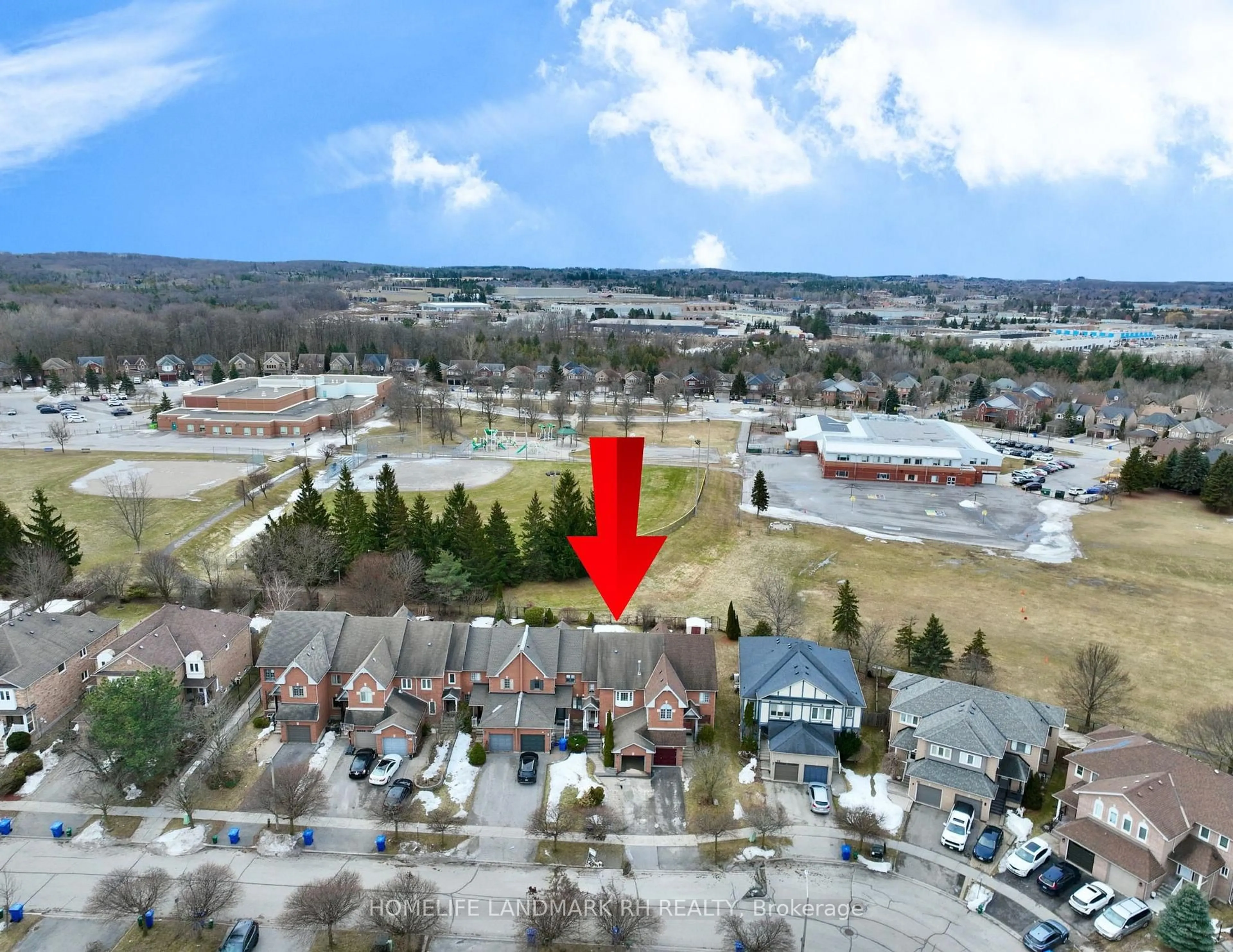A pic from outside/outdoor area/front of a property/back of a property/a pic from drone, mountain view for 50 Primeau Dr, Aurora Ontario L4G 6Z2