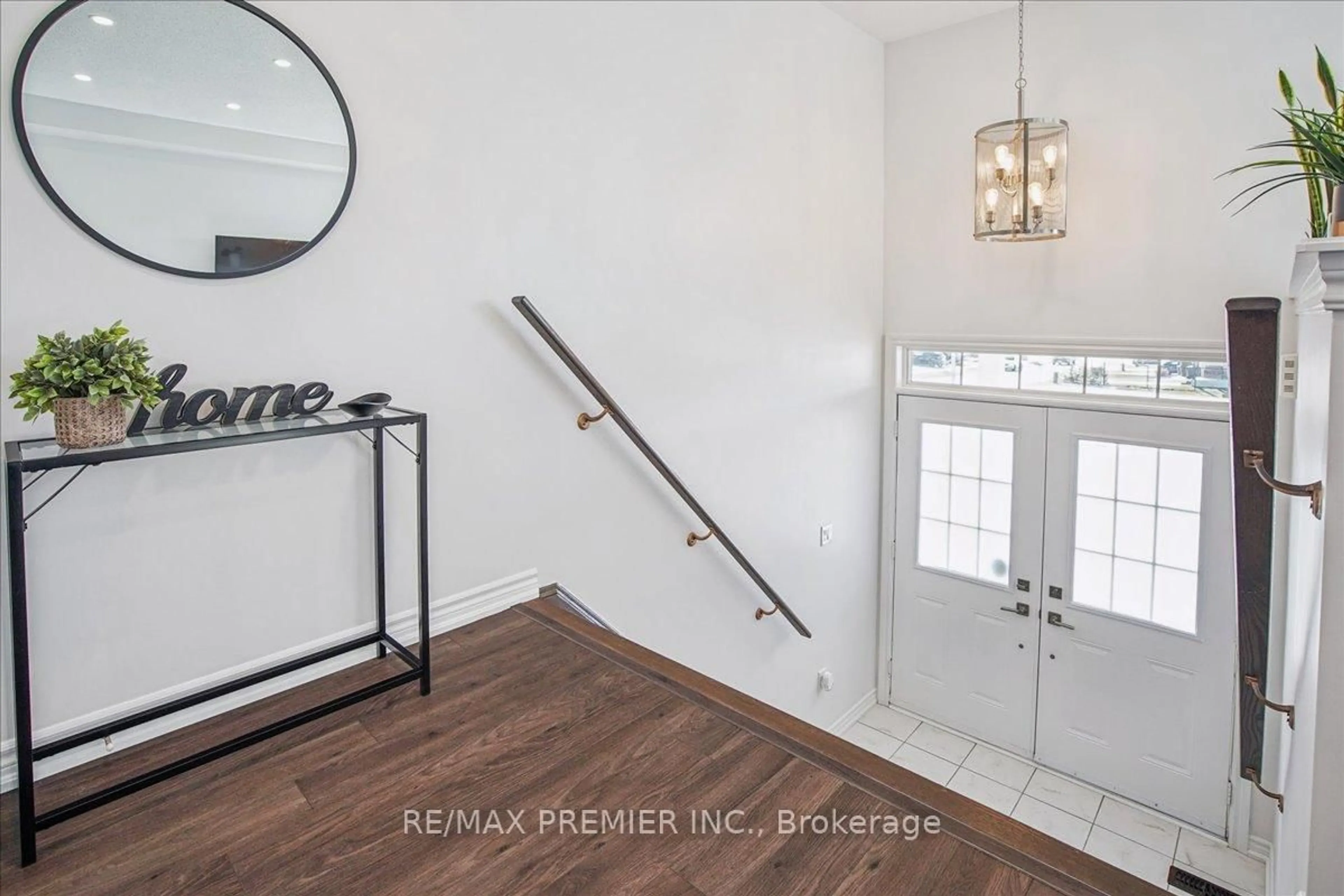 Indoor entryway for 149 Taucar Gate, Bradford West Gwillimbury Ontario L3Z 0V7