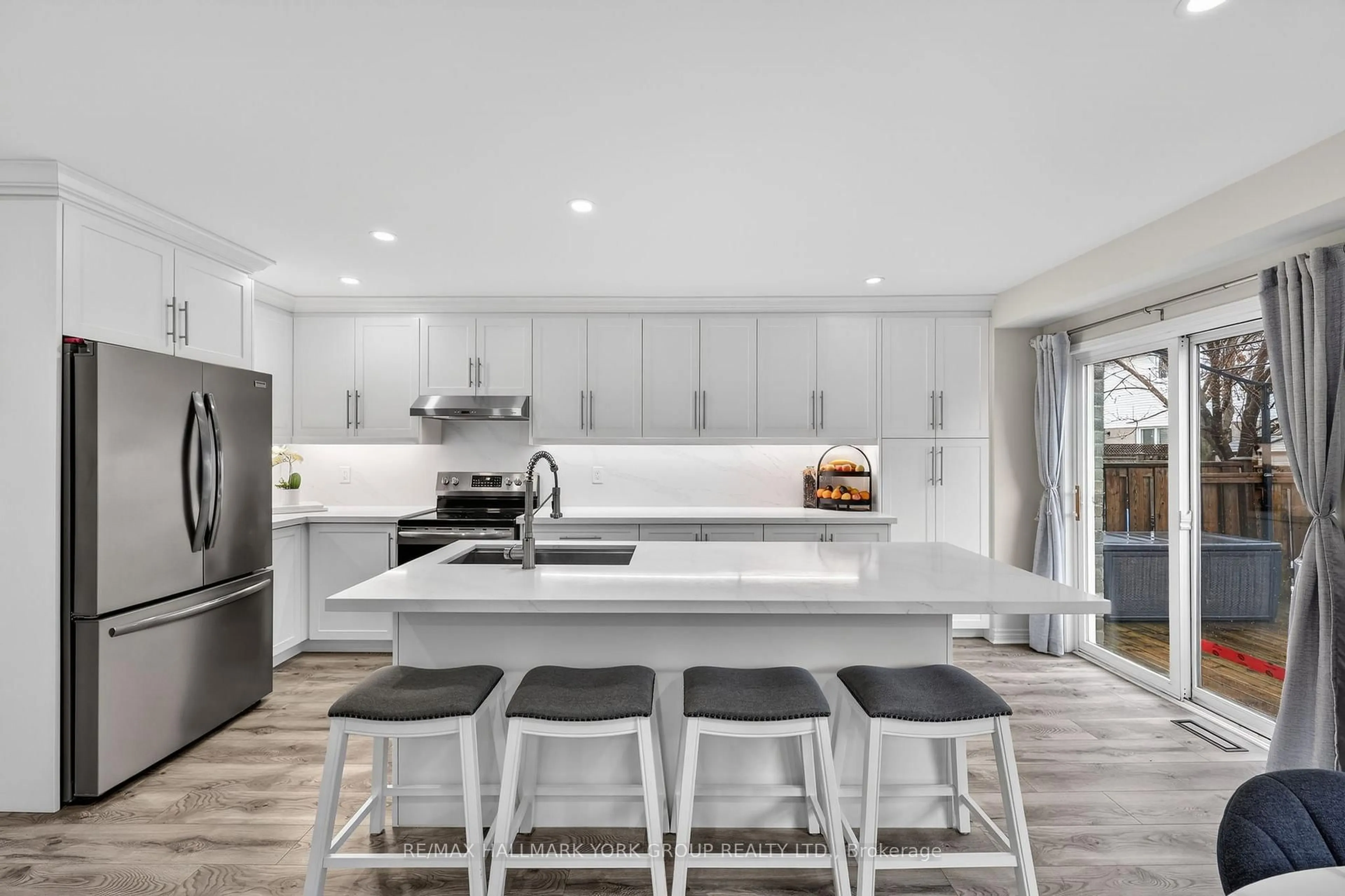 Open concept kitchen, ceramic/tile floor for 1166 Andrade Lane, Innisfil Ontario L9S 4X6