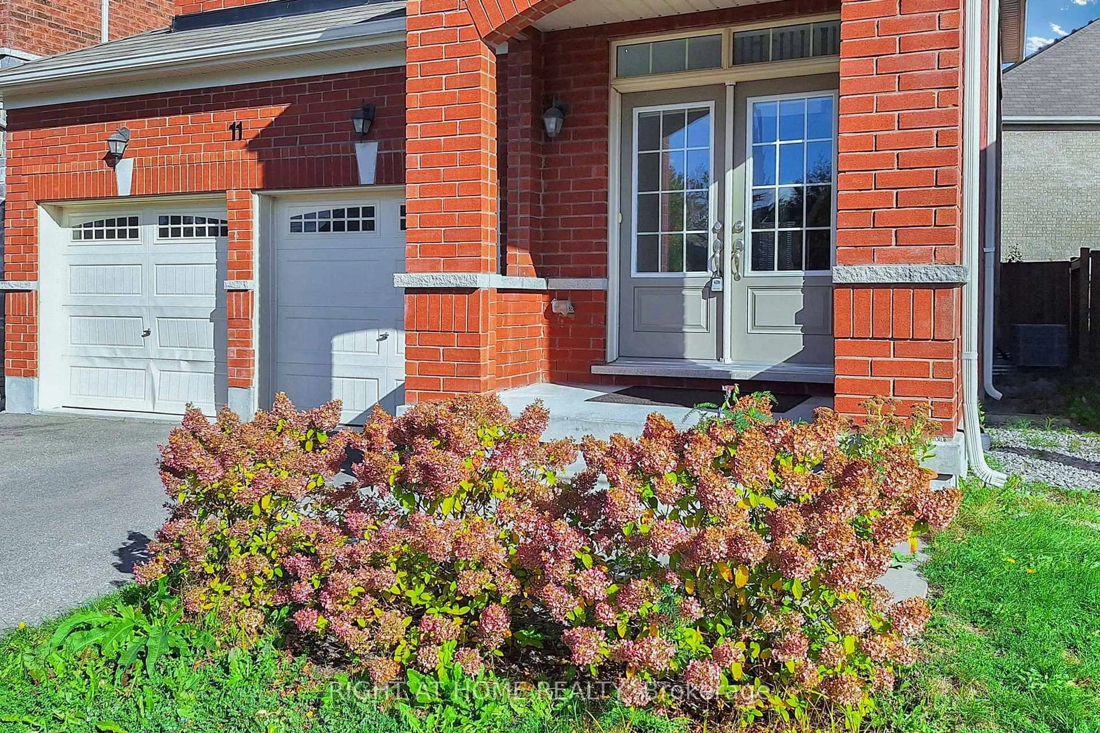 Home with brick exterior material, street for 11 Robert Wilson Cres, Georgina Ontario L4P 0G8