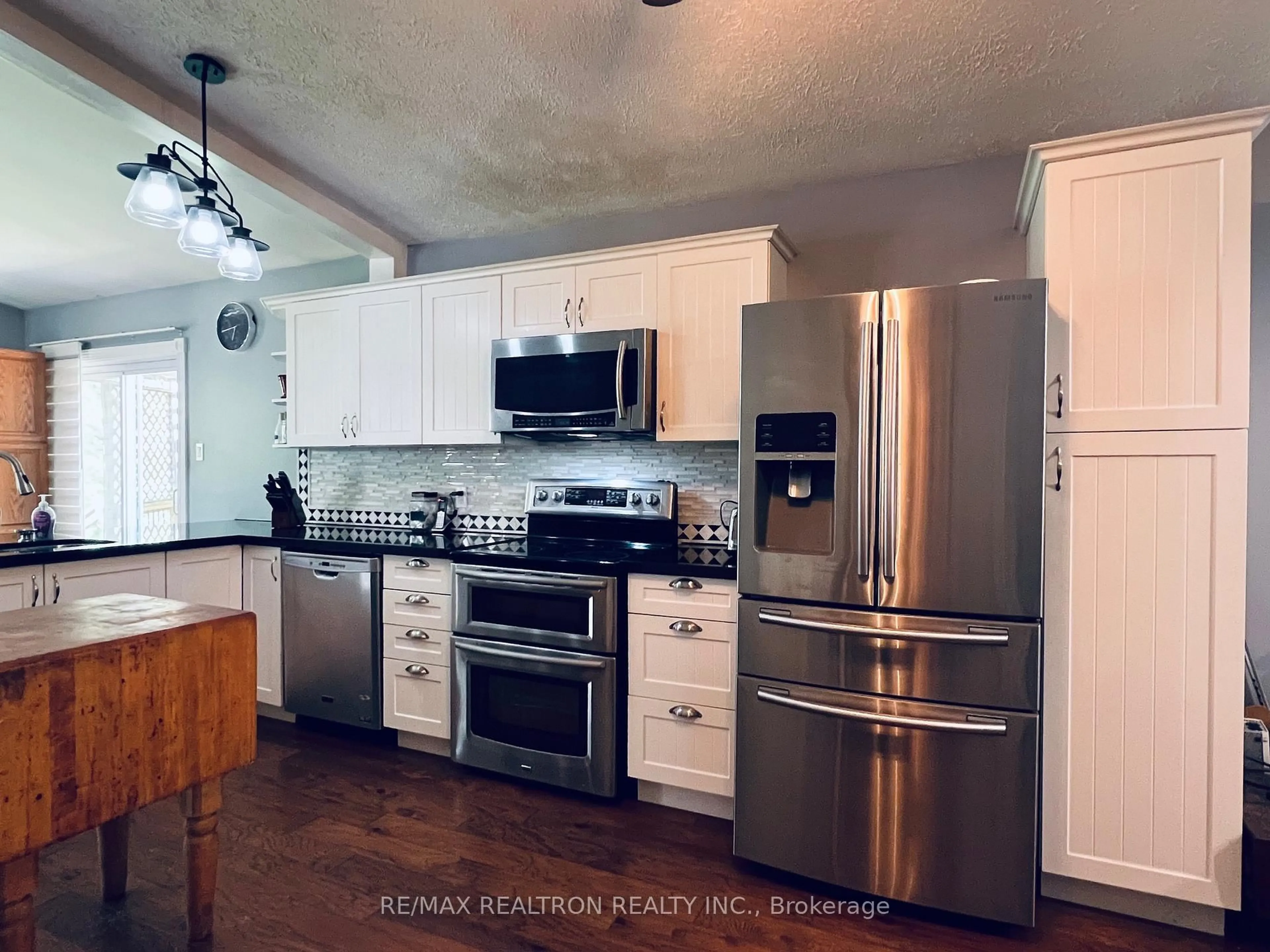 Open concept kitchen, unknown for 59 Forest Hill Dr, Adjala-Tosorontio Ontario L0M 1J0