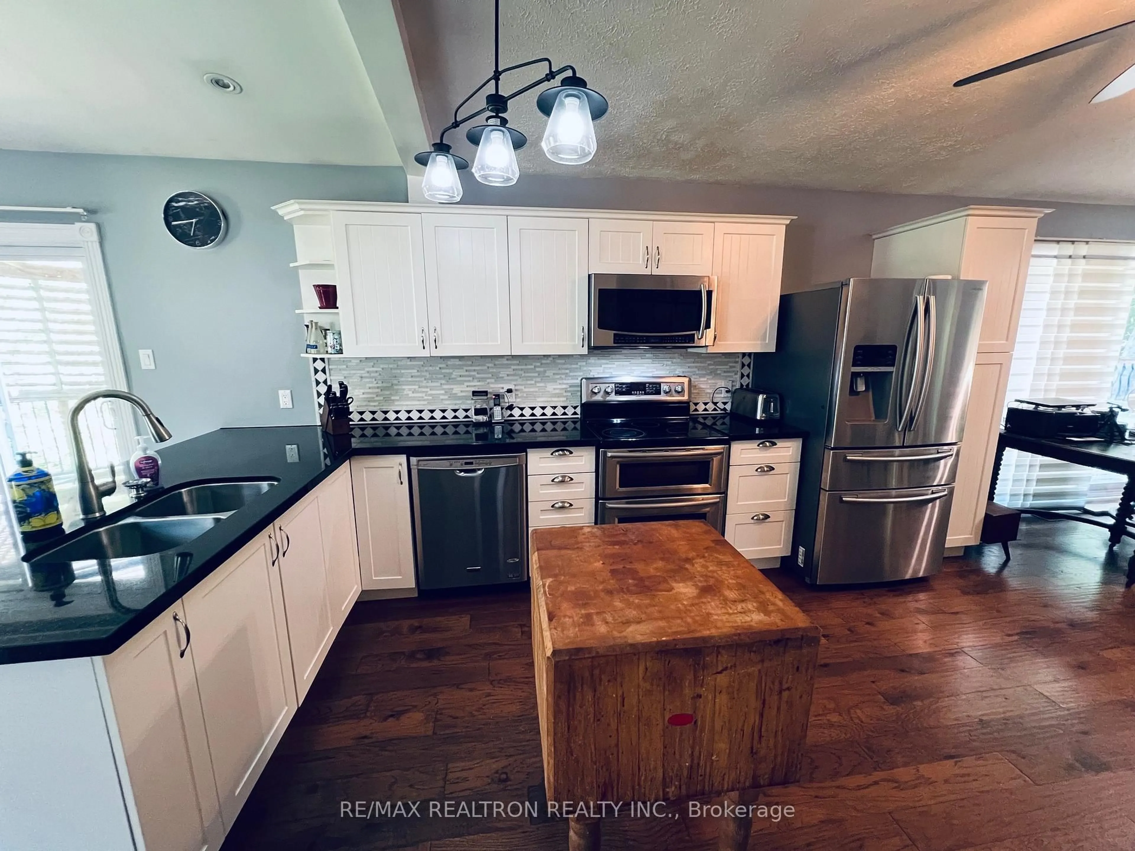 Open concept kitchen, unknown for 59 Forest Hill Dr, Adjala-Tosorontio Ontario L0M 1J0