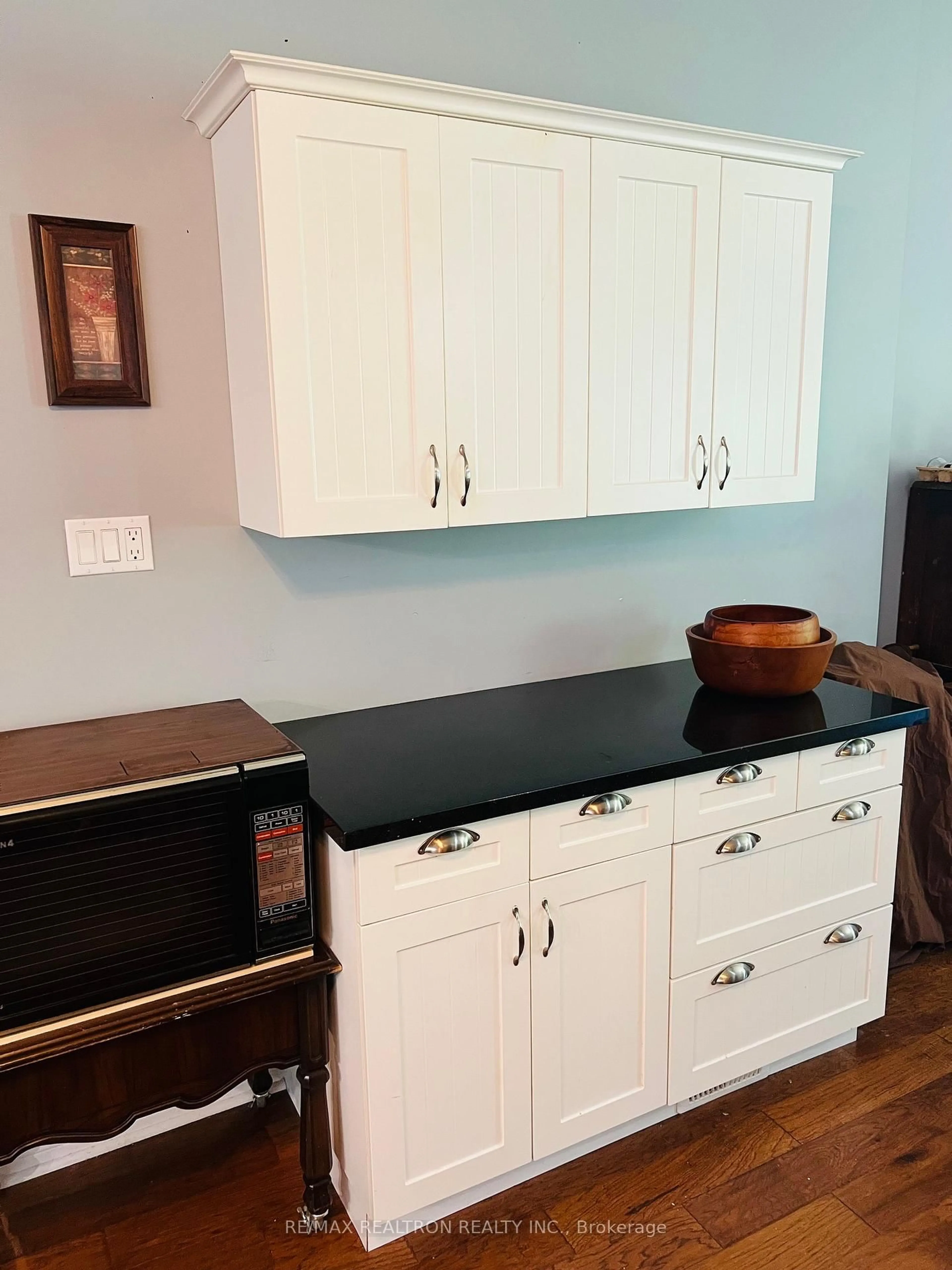 Standard kitchen, unknown for 59 Forest Hill Dr, Adjala-Tosorontio Ontario L0M 1J0