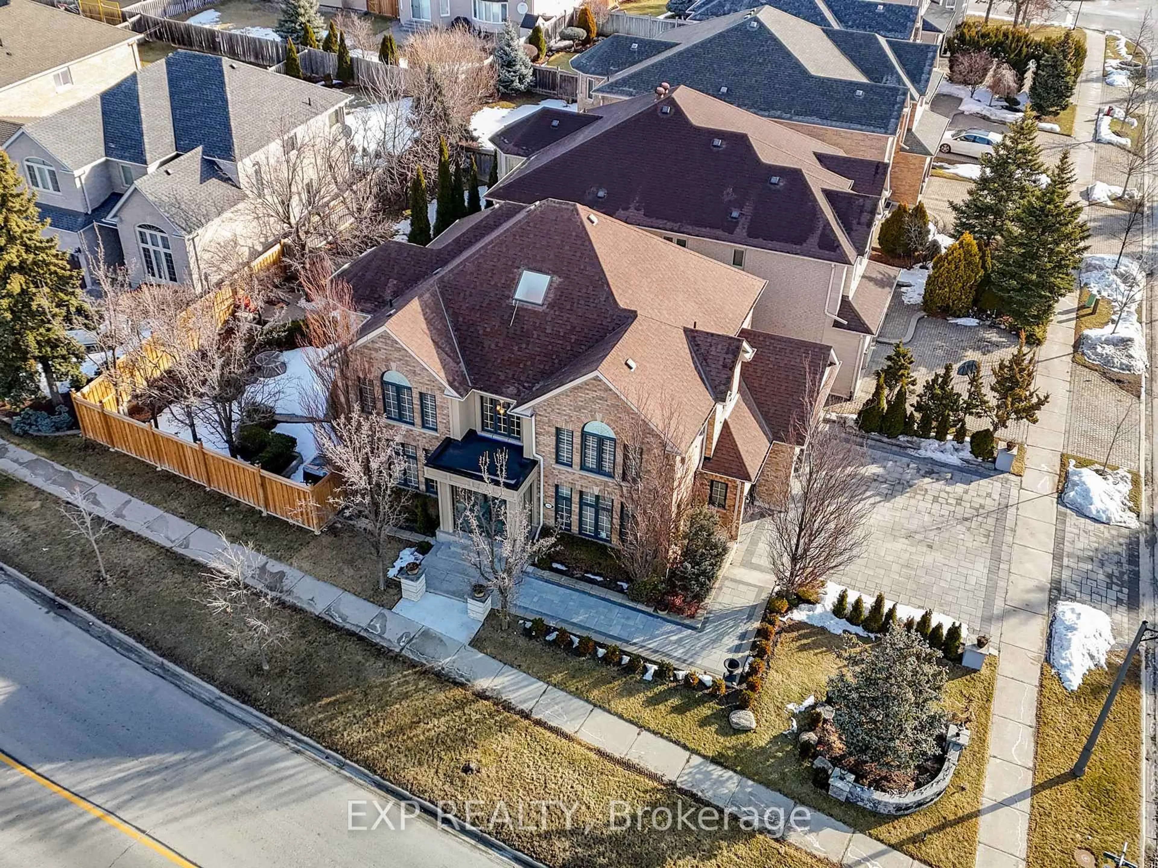 A pic from outside/outdoor area/front of a property/back of a property/a pic from drone, street for 249 Boake Tr, Richmond Hill Ontario L4B 4B4