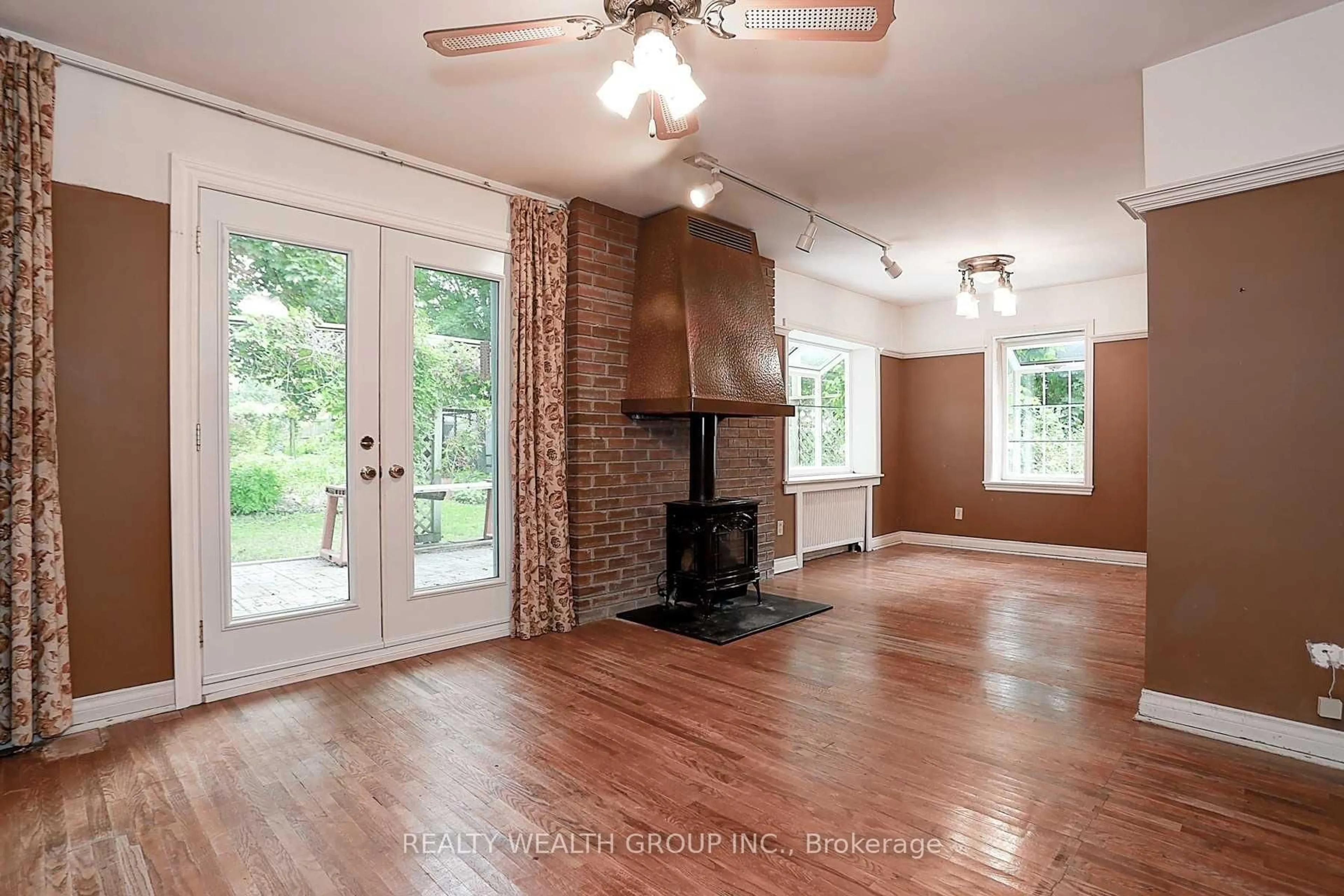 Unknown for 460 Main St, King Ontario L0G 1T0