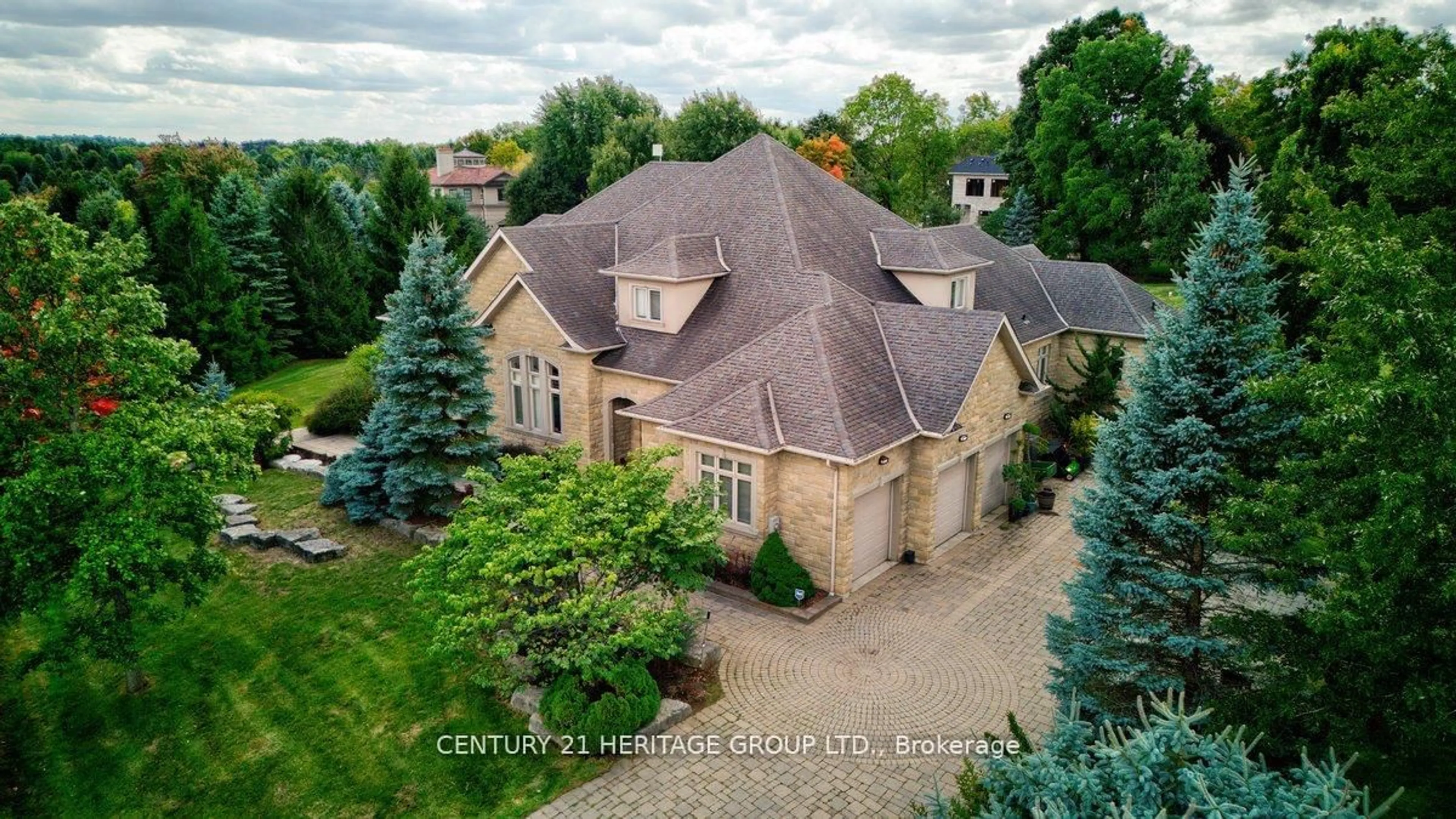 A pic from outside/outdoor area/front of a property/back of a property/a pic from drone, unknown for 12 Prince Adam Crt, King Ontario L7B 1M1