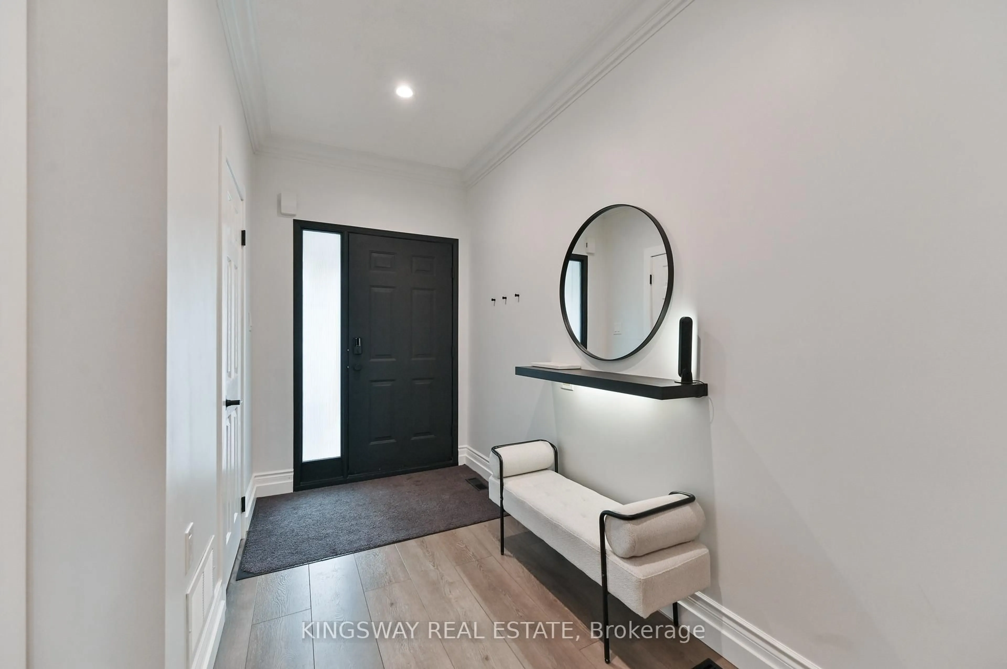 Indoor entryway for 17 Amberhill Way, Aurora Ontario L4G 7E1