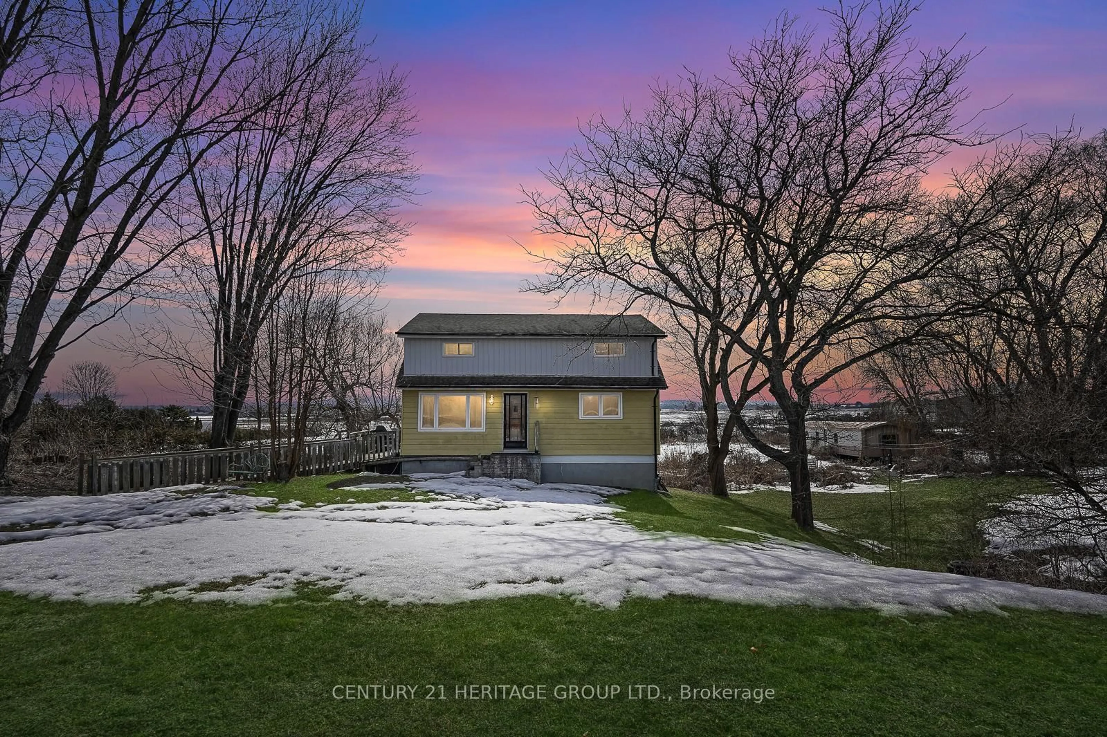 A pic from outside/outdoor area/front of a property/back of a property/a pic from drone, unknown for 963 Canal Rd, Bradford West Gwillimbury Ontario L3Z 2A6