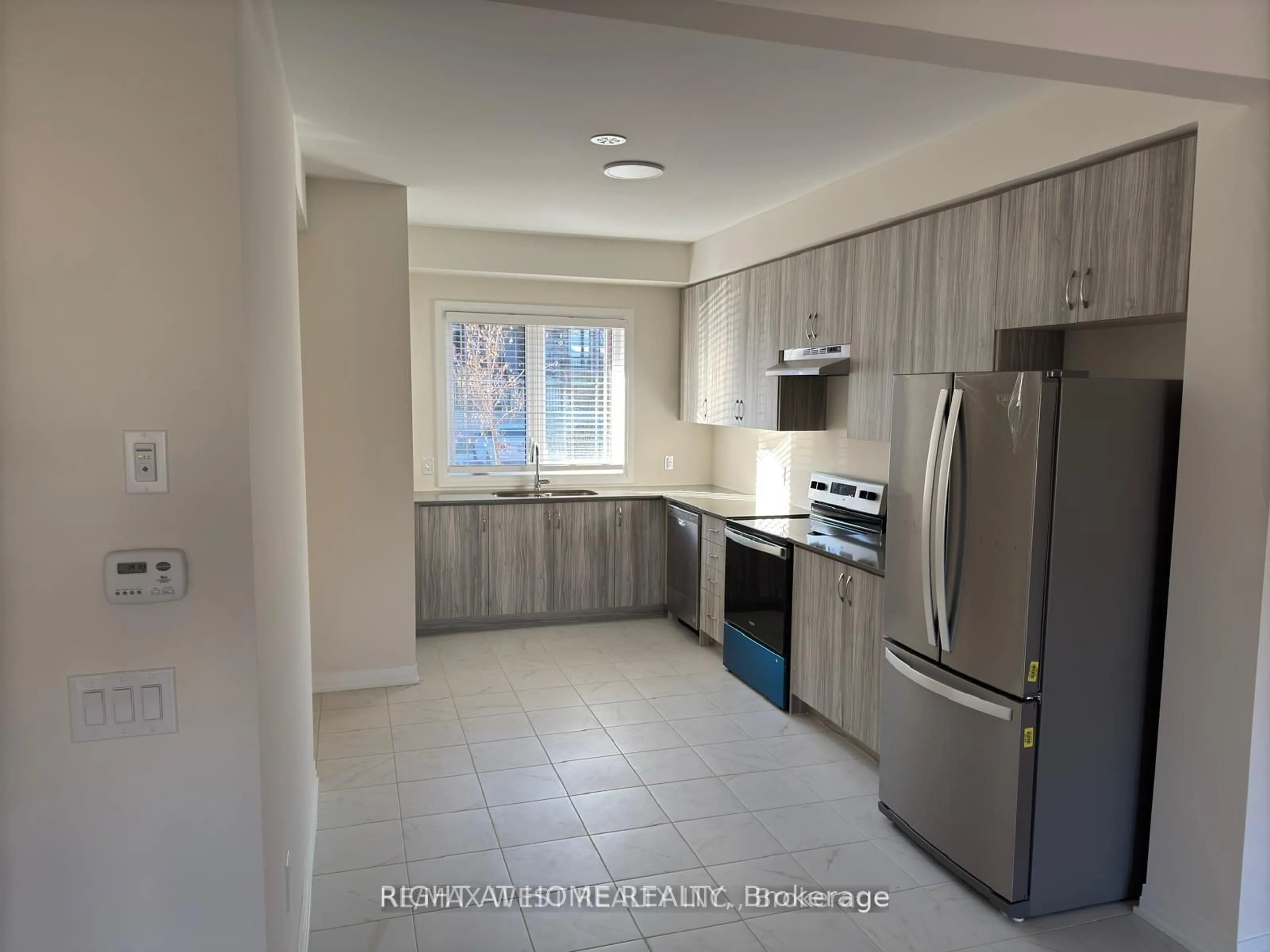 Unknown for 220 Dissette St #13/4, Bradford West Gwillimbury Ontario L3Z 3G8