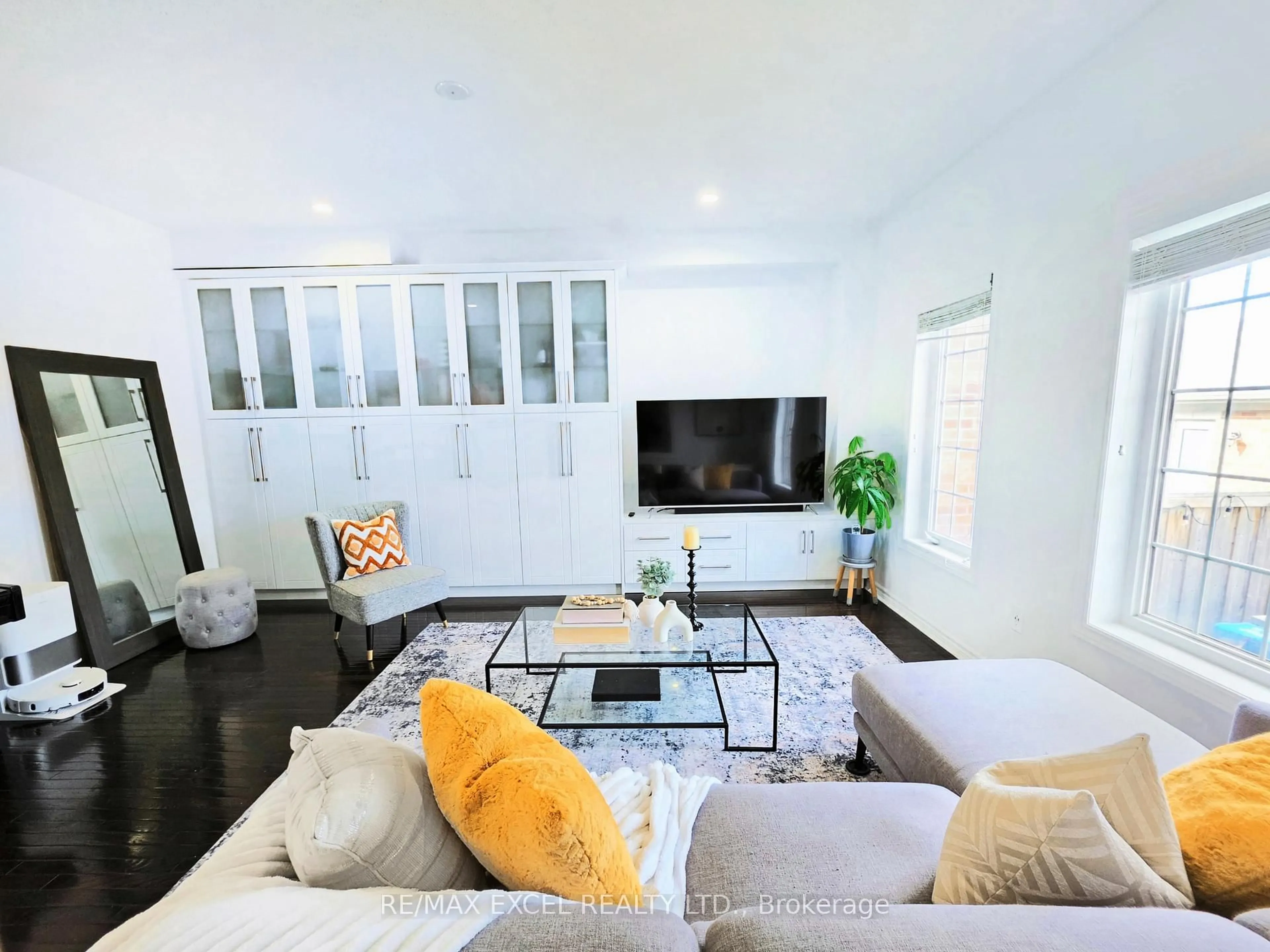 Living room with furniture, unknown for 55 Vettese Crt, Markham Ontario L6B 0V7