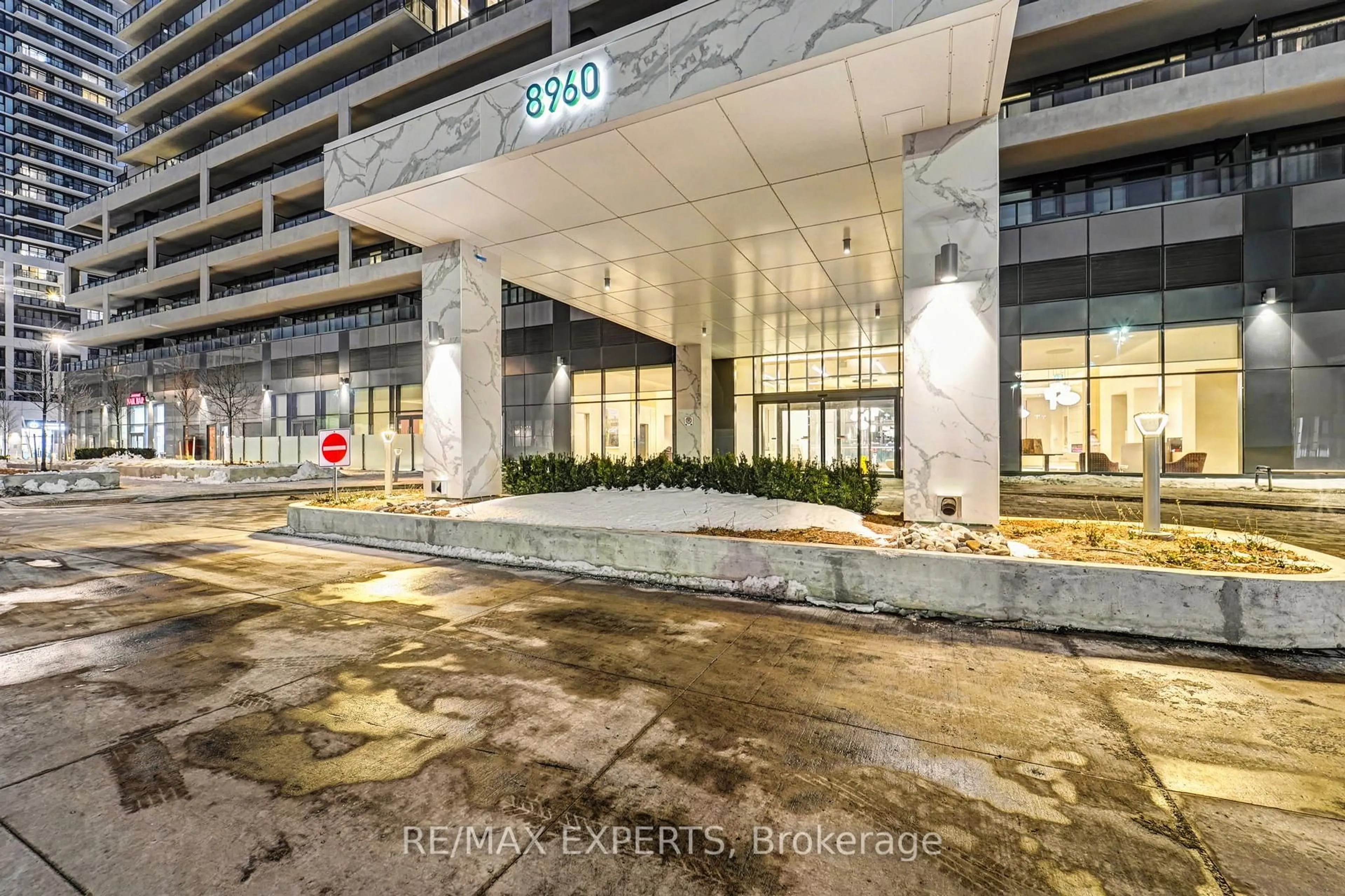 Indoor foyer for 8960 Jane St #421, Vaughan Ontario L4K 2M9