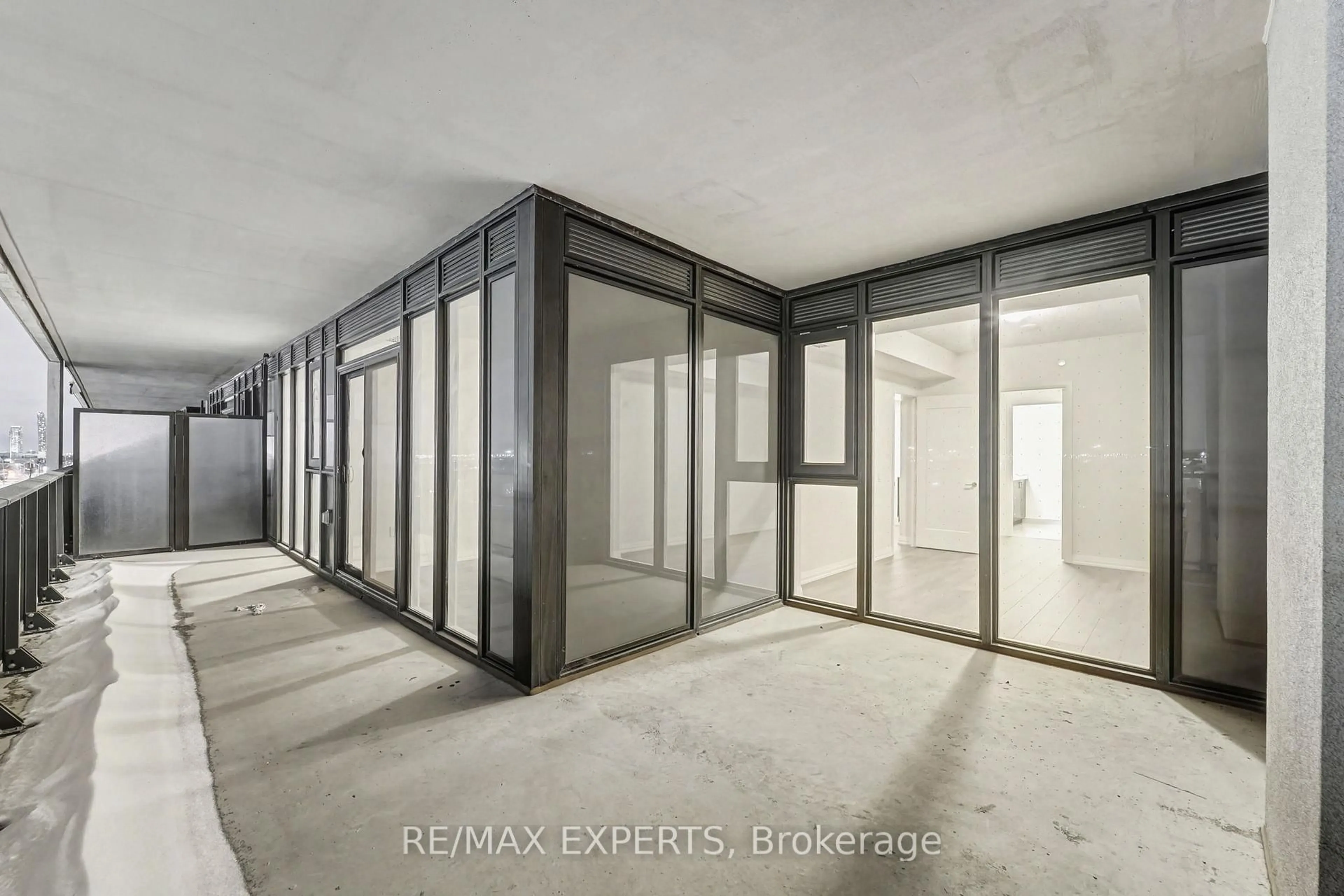 Indoor foyer for 8960 Jane St #421, Vaughan Ontario L4K 2M9