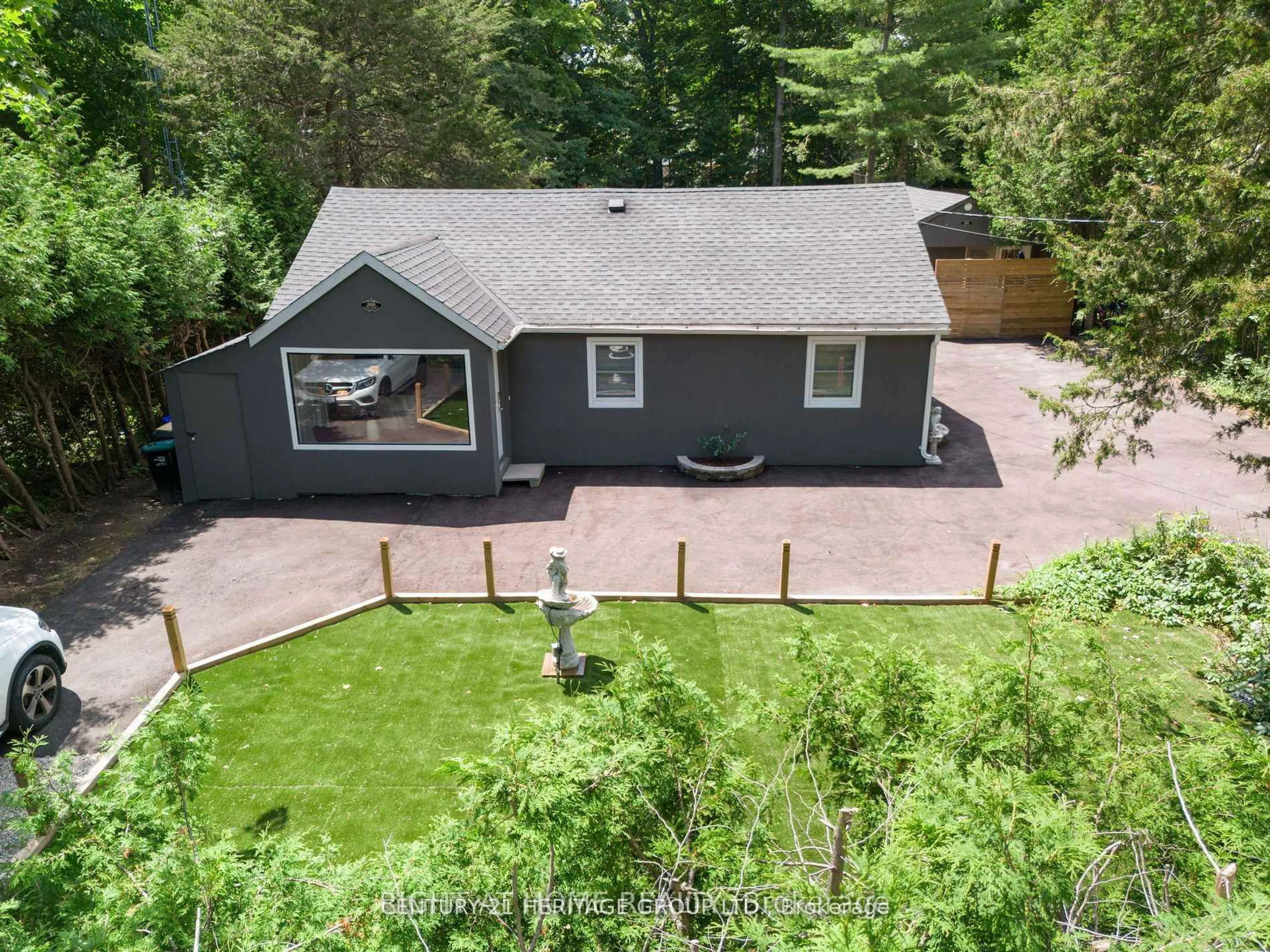 A pic from outside/outdoor area/front of a property/back of a property/a pic from drone, unknown for 2020 Kate Ave, Innisfil Ontario L9S 1Y2