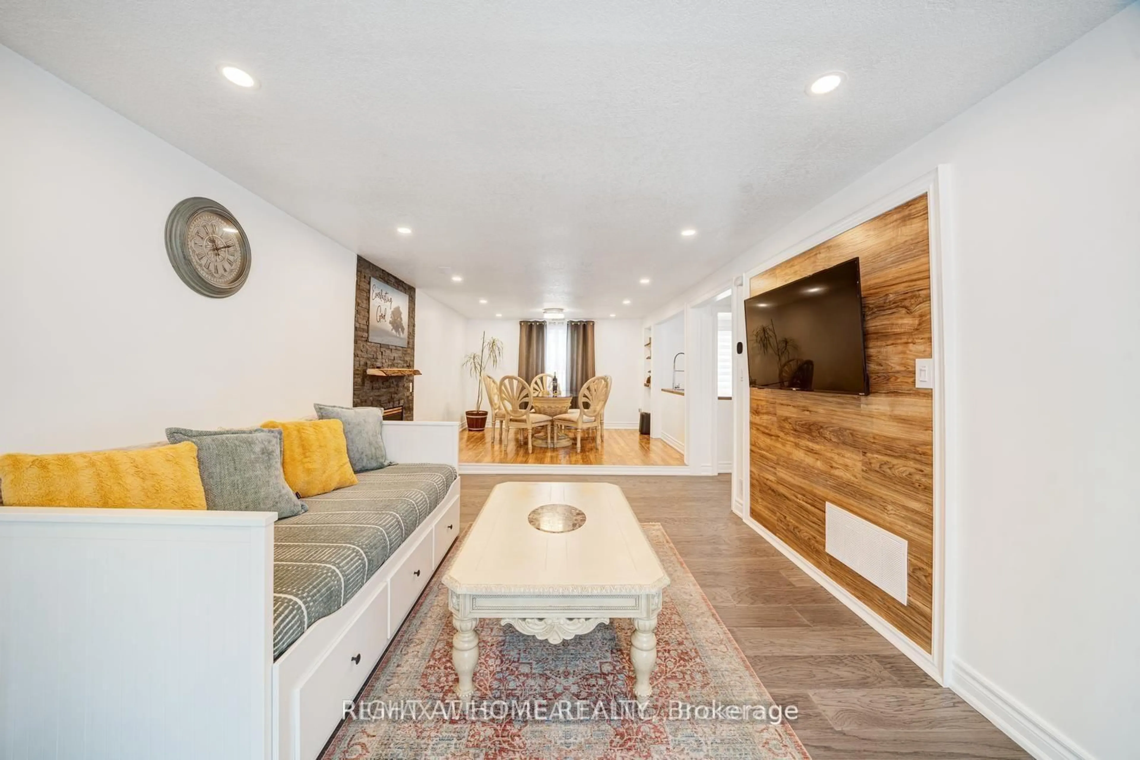 Living room with furniture, unknown for 2020 Kate Ave, Innisfil Ontario L9S 1Y2