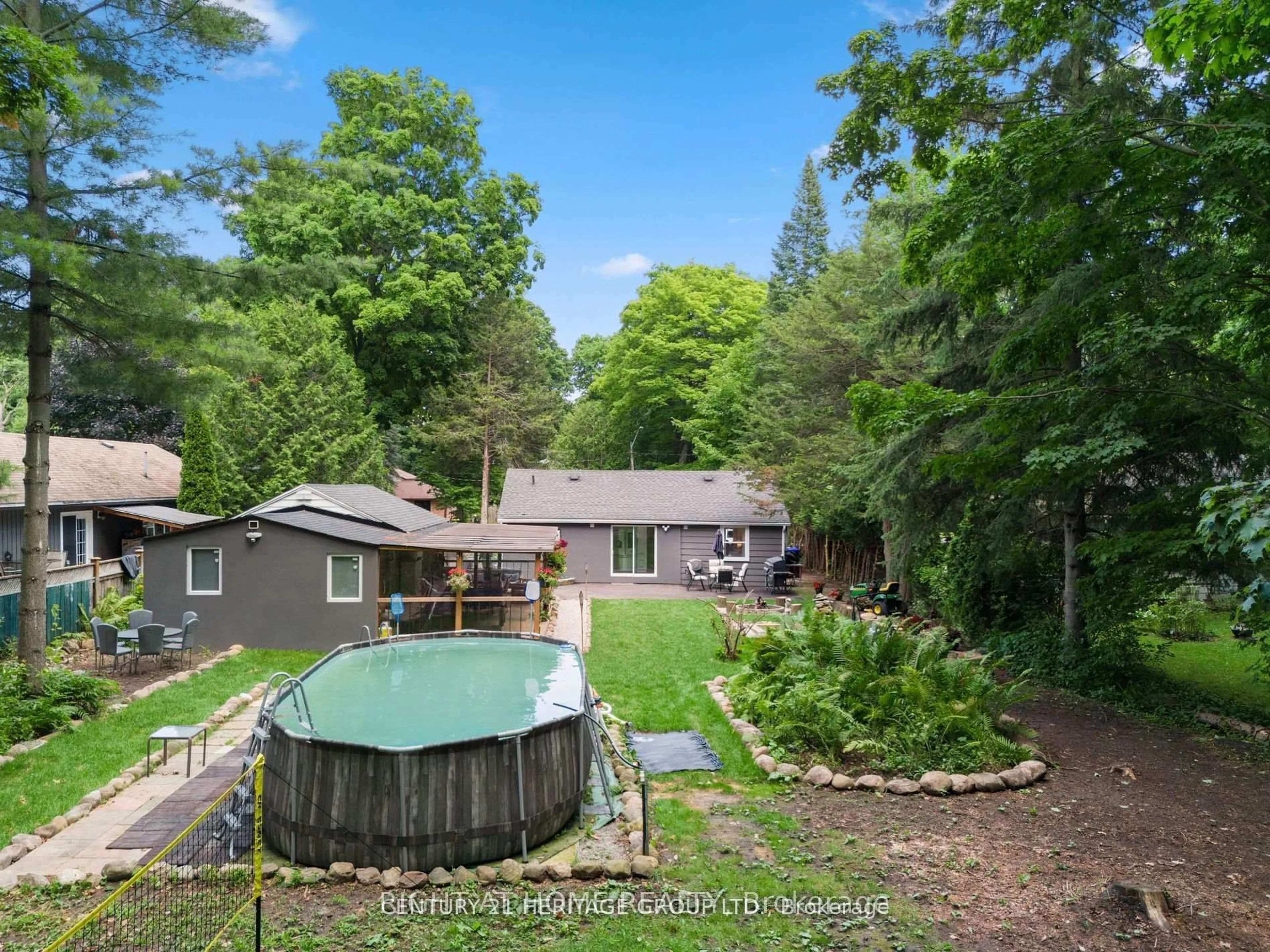 A pic from outside/outdoor area/front of a property/back of a property/a pic from drone, water/lake/river/ocean view for 2020 Kate Ave, Innisfil Ontario L9S 1Y2