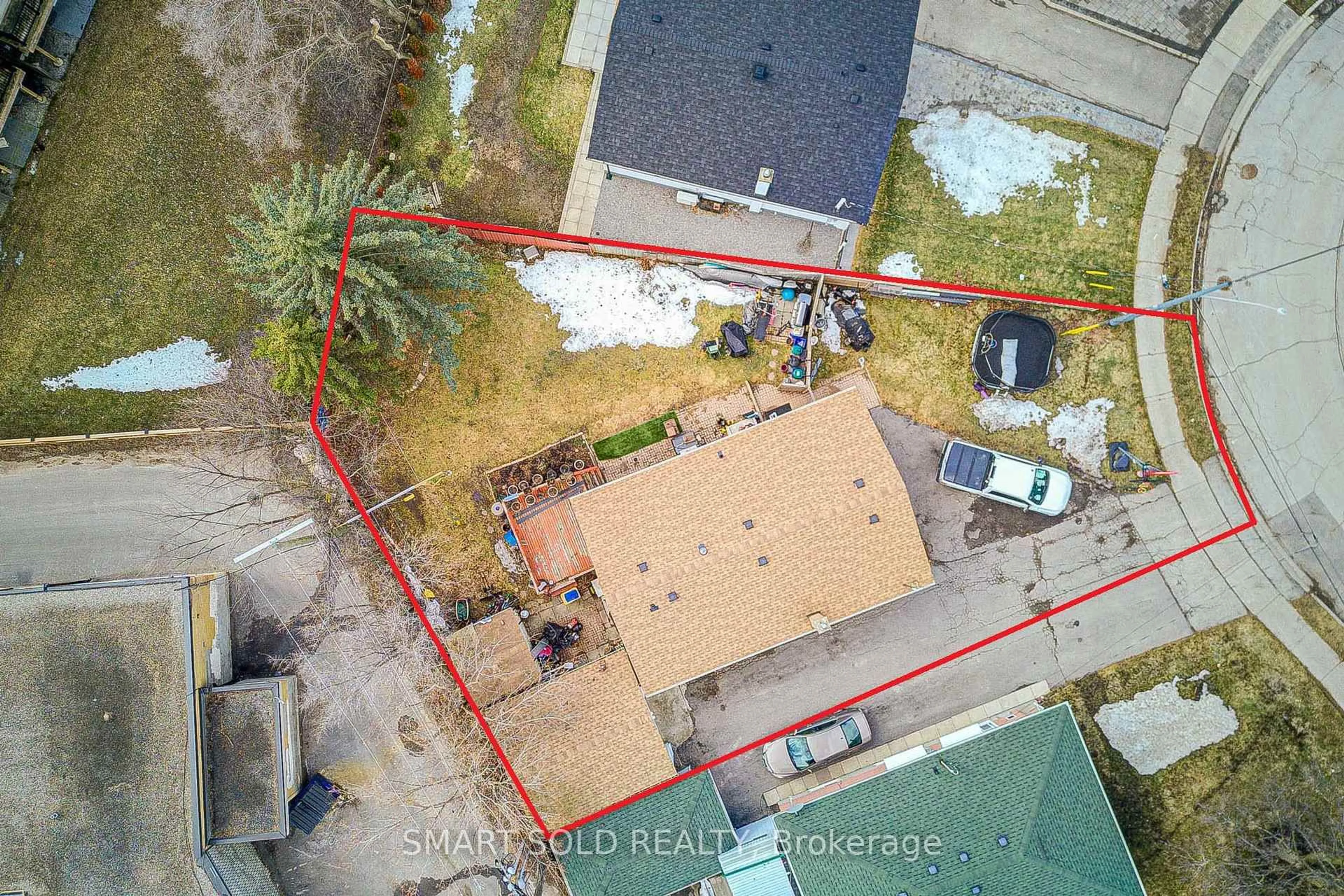 A pic from outside/outdoor area/front of a property/back of a property/a pic from drone, street for 438 Marybay Cres, Richmond Hill Ontario L4C 2X4