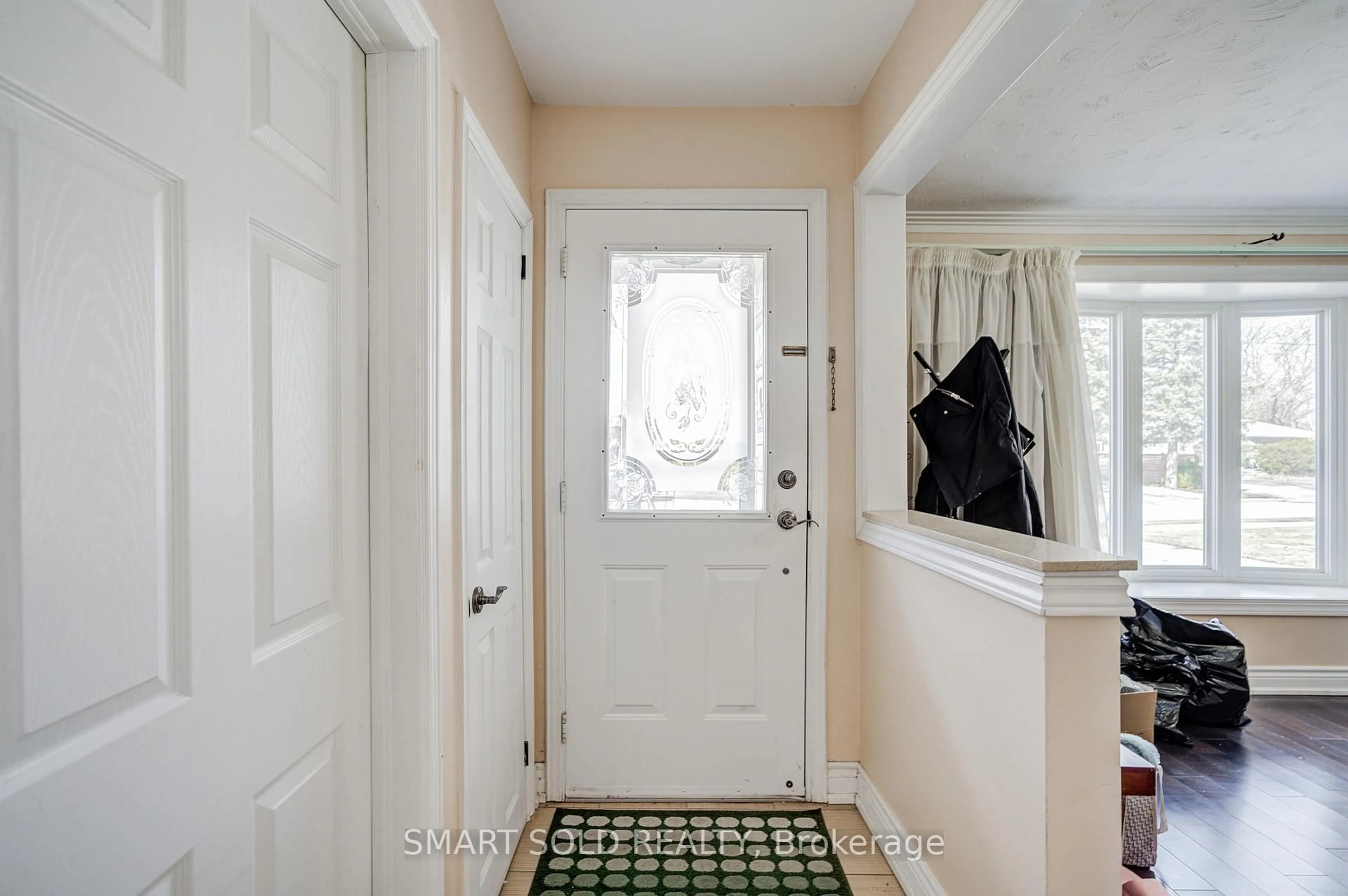 Indoor entryway for 438 Marybay Cres, Richmond Hill Ontario L4C 2X4