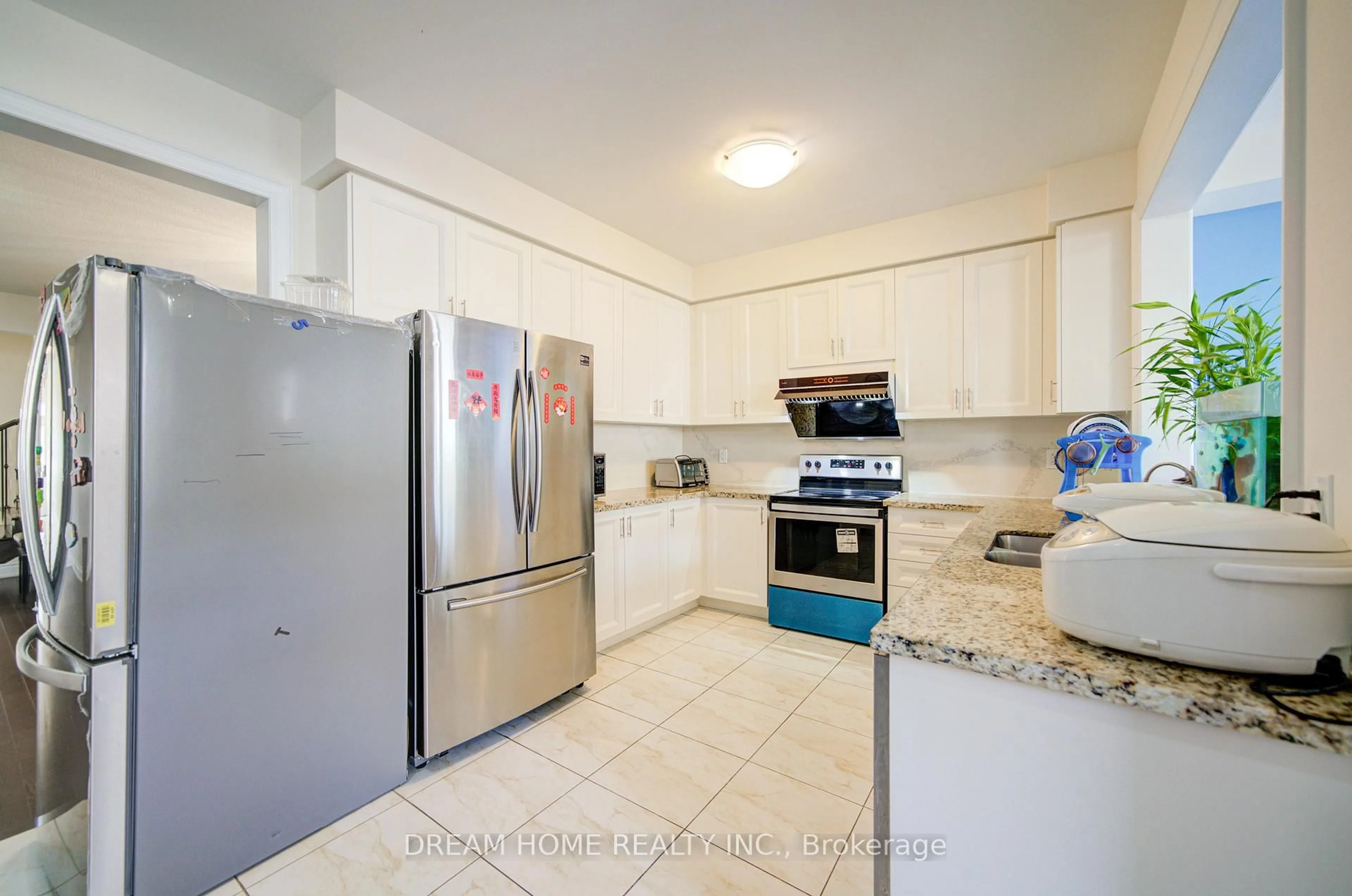 Standard kitchen, ceramic/tile floor for 66 Mohandas Dr, Markham Ontario L3S 0E4