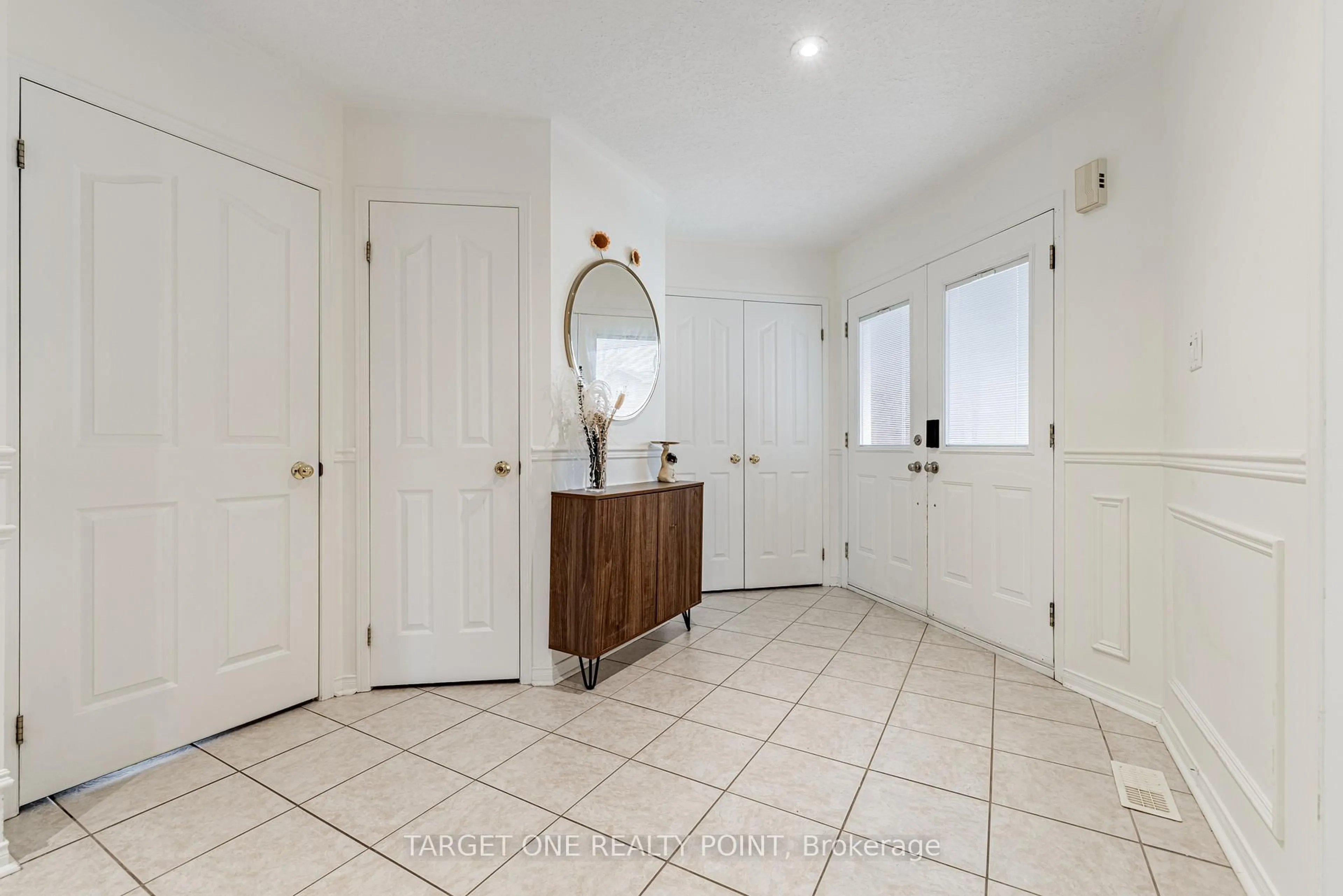 Indoor entryway for 36 Prince Dr, Bradford West Gwillimbury Ontario L3Z 3B7