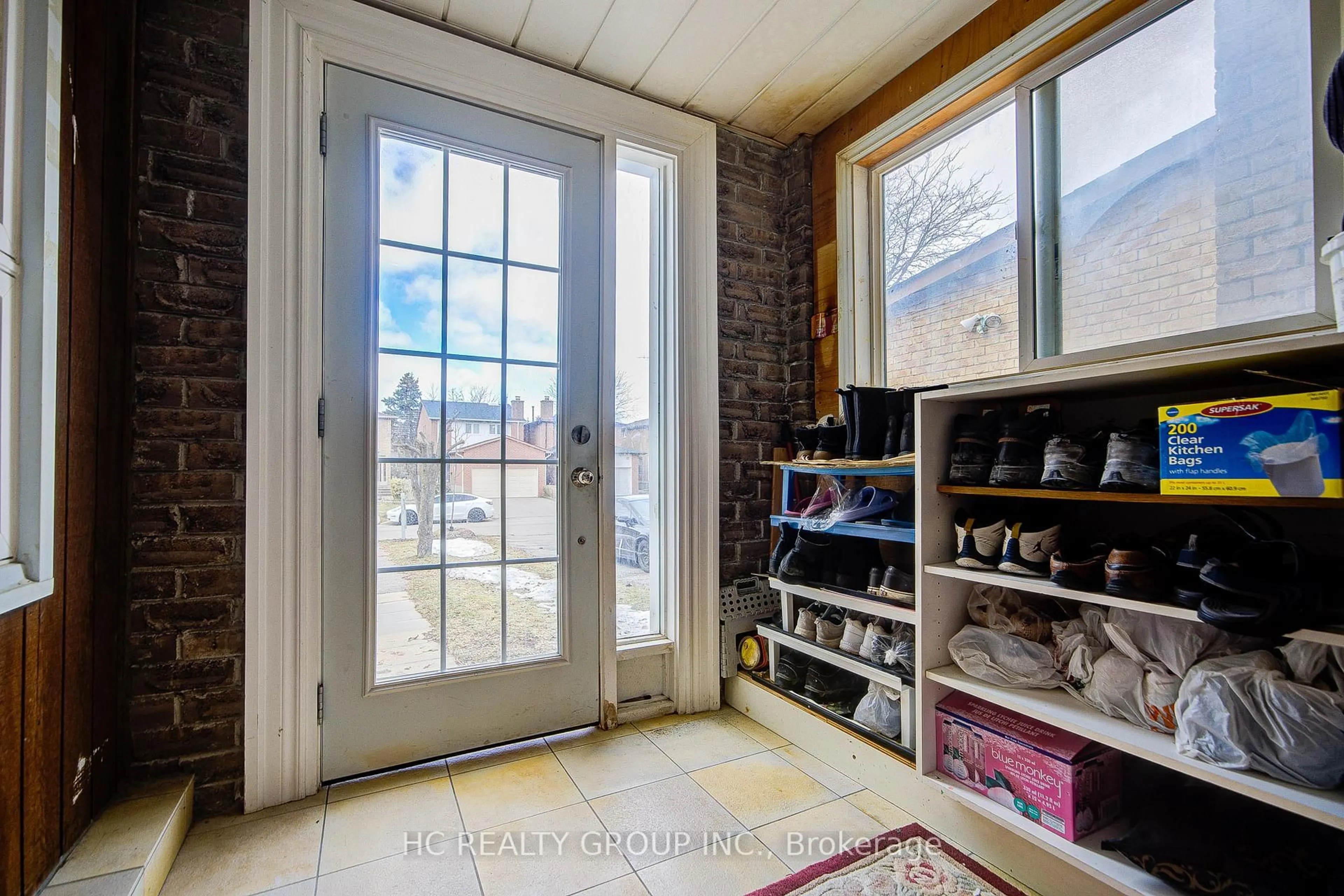 Indoor entryway for 21 Appleby Cres, Markham Ontario L3R 4K9