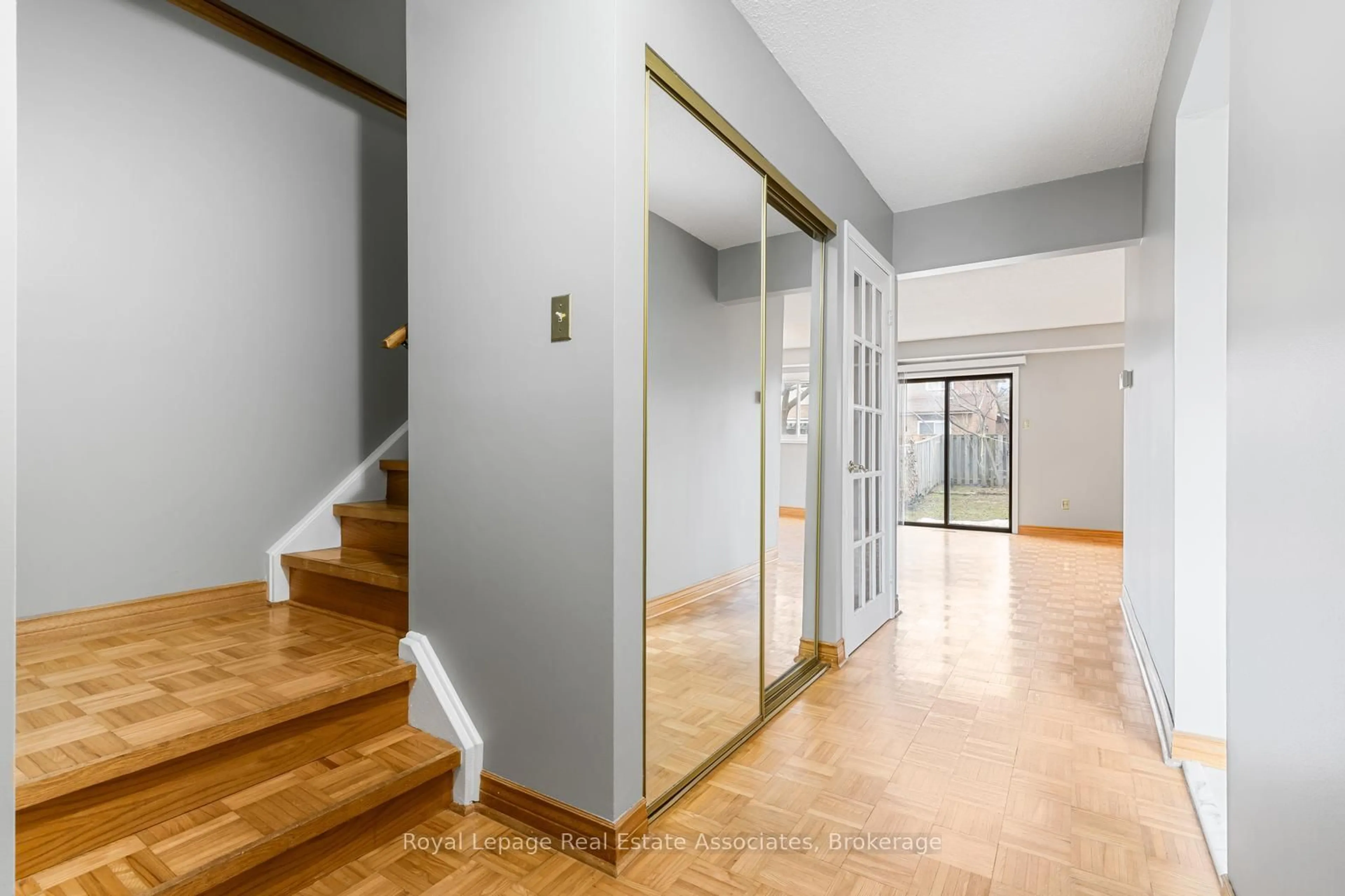 Indoor foyer for 81 Lund St, Richmond Hill Ontario L4C 5V3