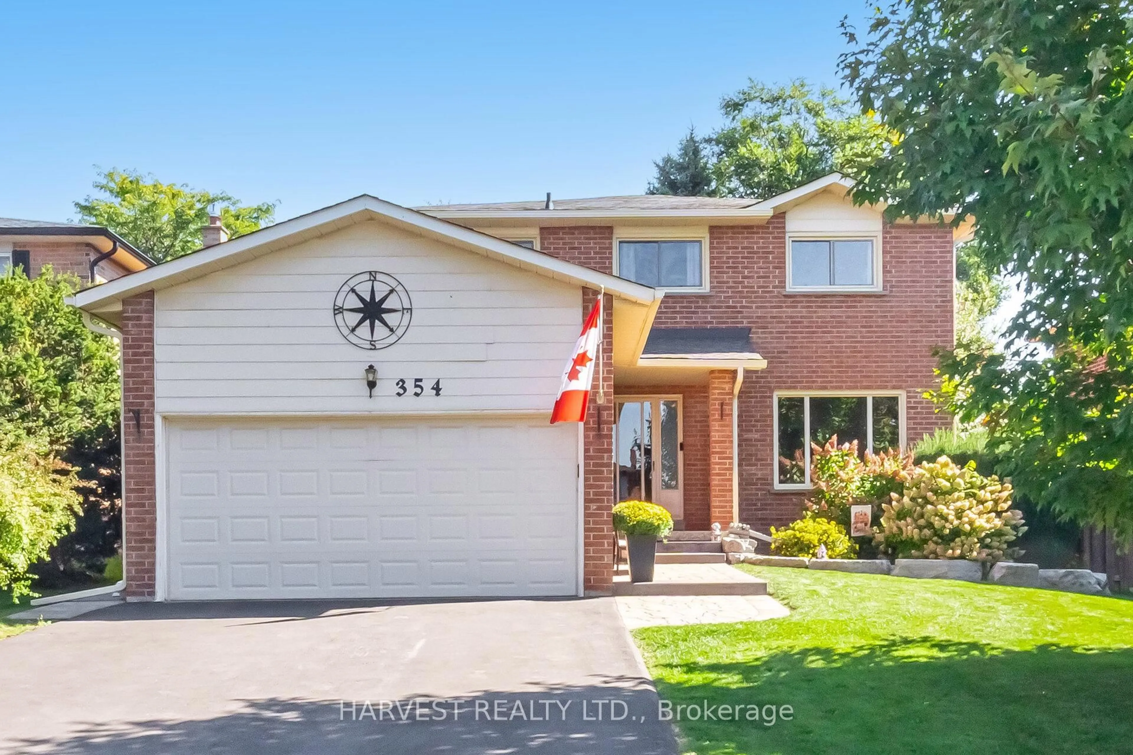 Home with brick exterior material, street for 354 Darlington Cres, Newmarket Ontario L3Y 6N4