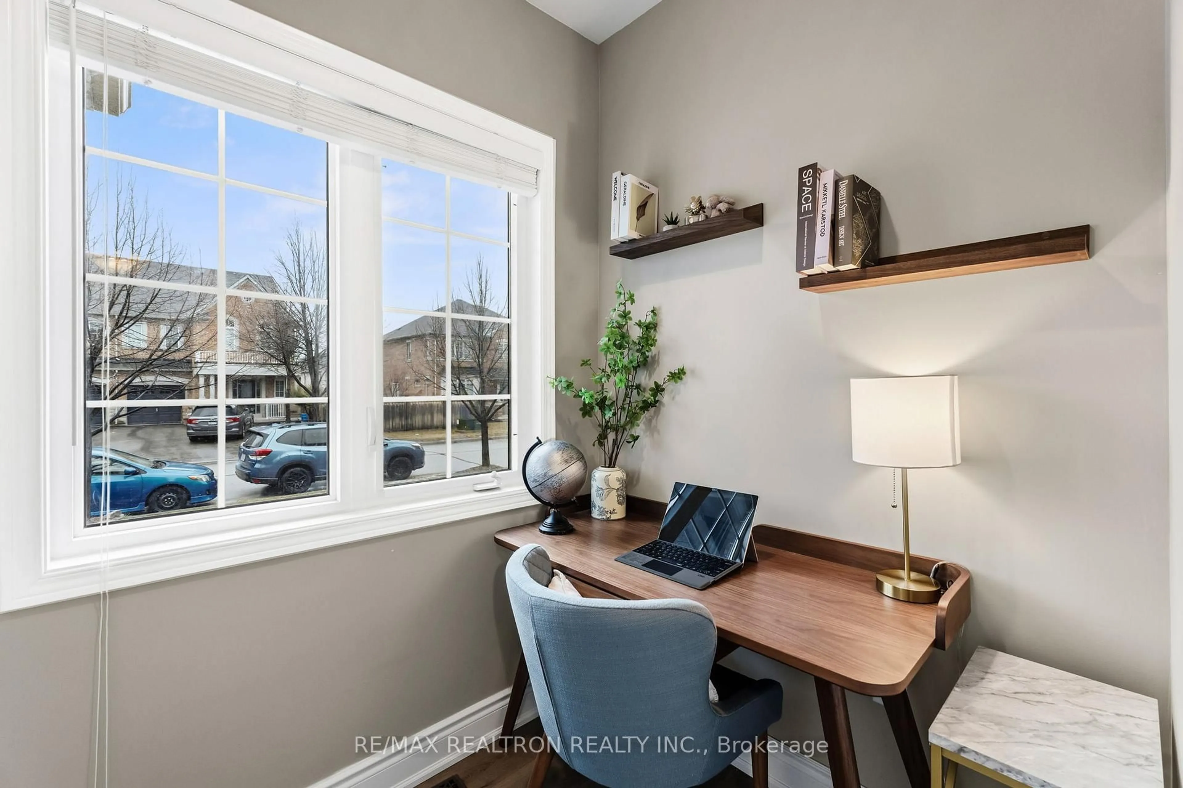 A pic of a room for 41 Wallwark St, Aurora Ontario L4G 0J2