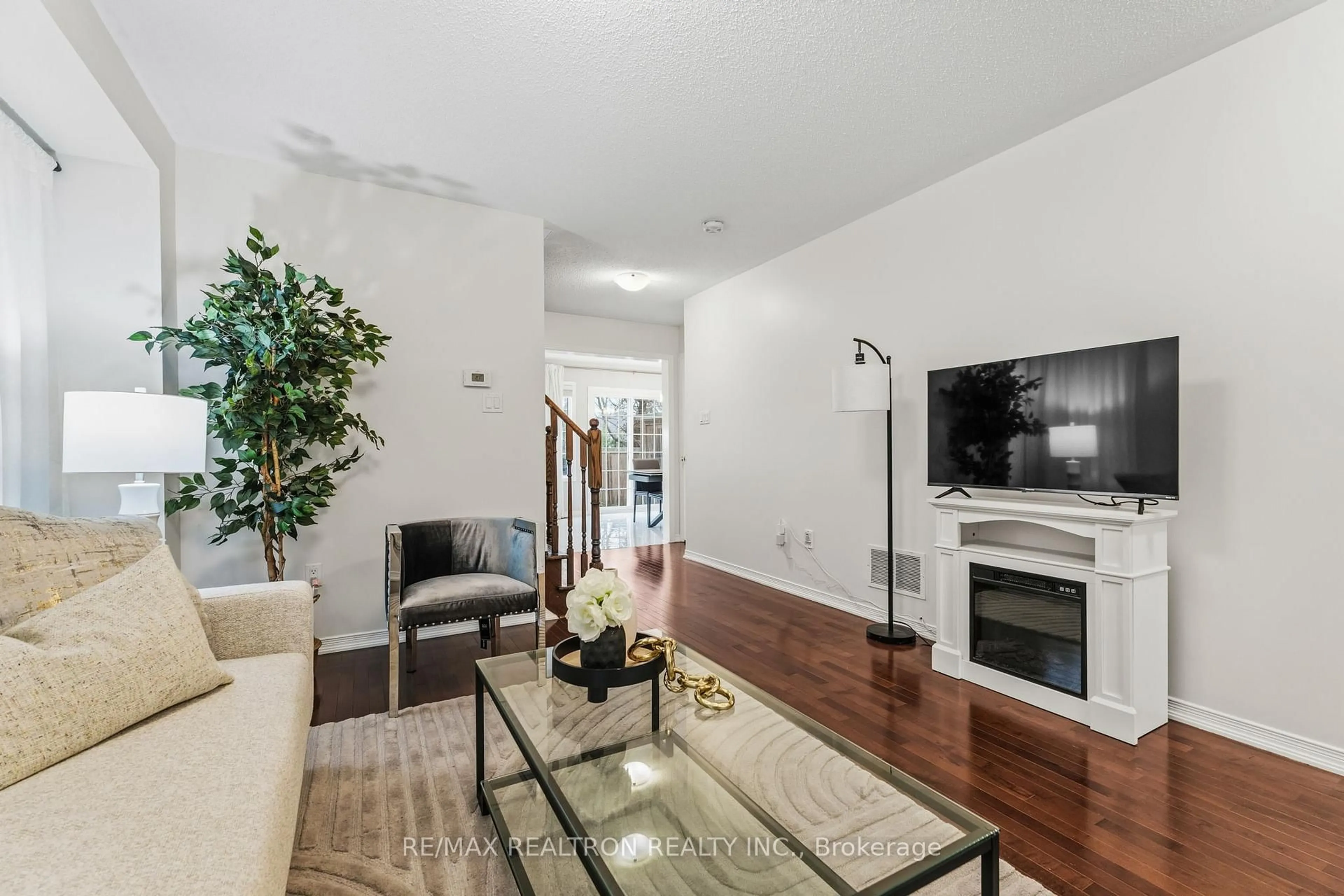 Living room with furniture, unknown for 41 Wallwark St, Aurora Ontario L4G 0J2