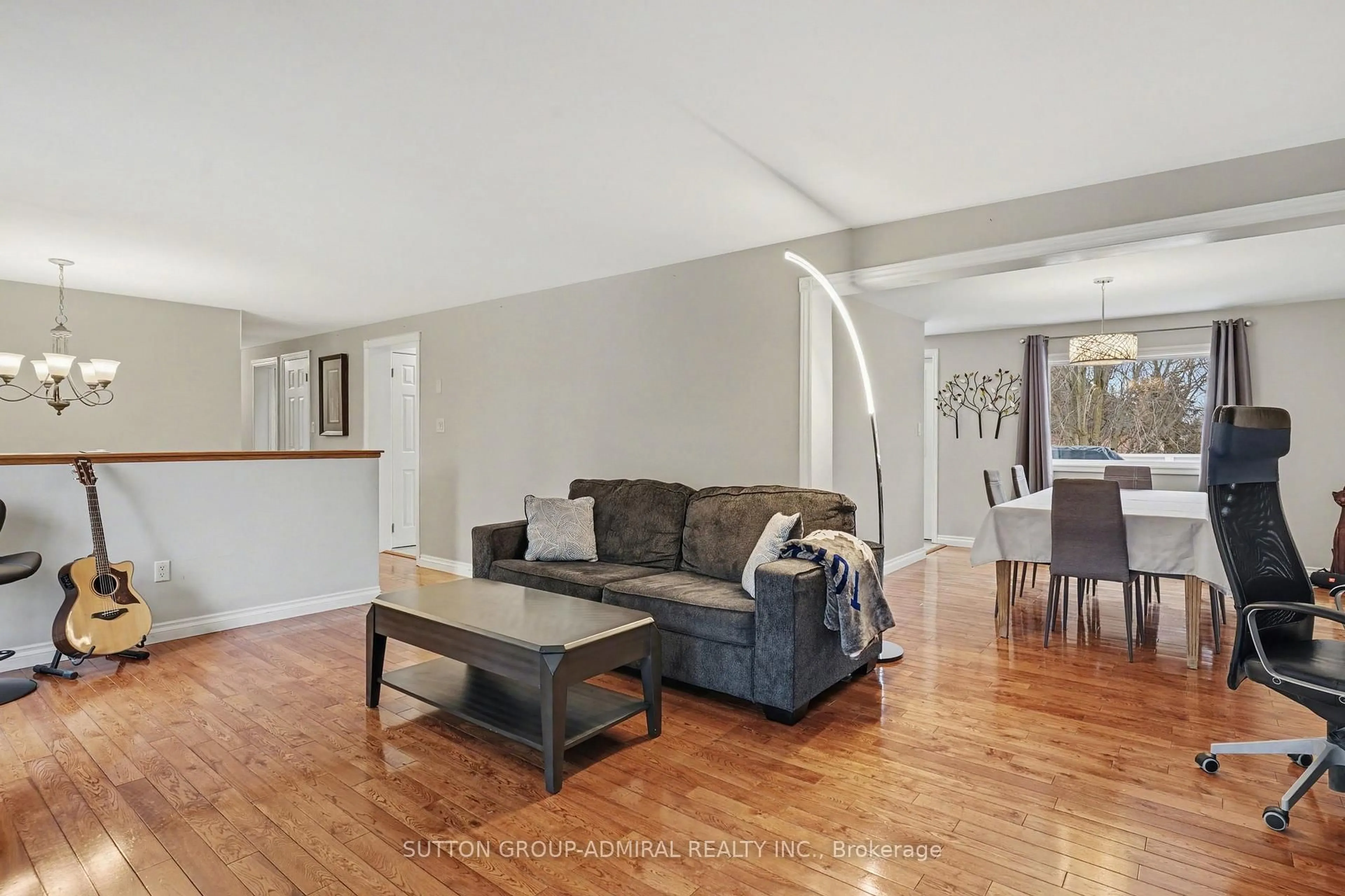 Living room with furniture, unknown for 14628 Woodbine Ave, Whitchurch-Stouffville Ontario L4A 2H5