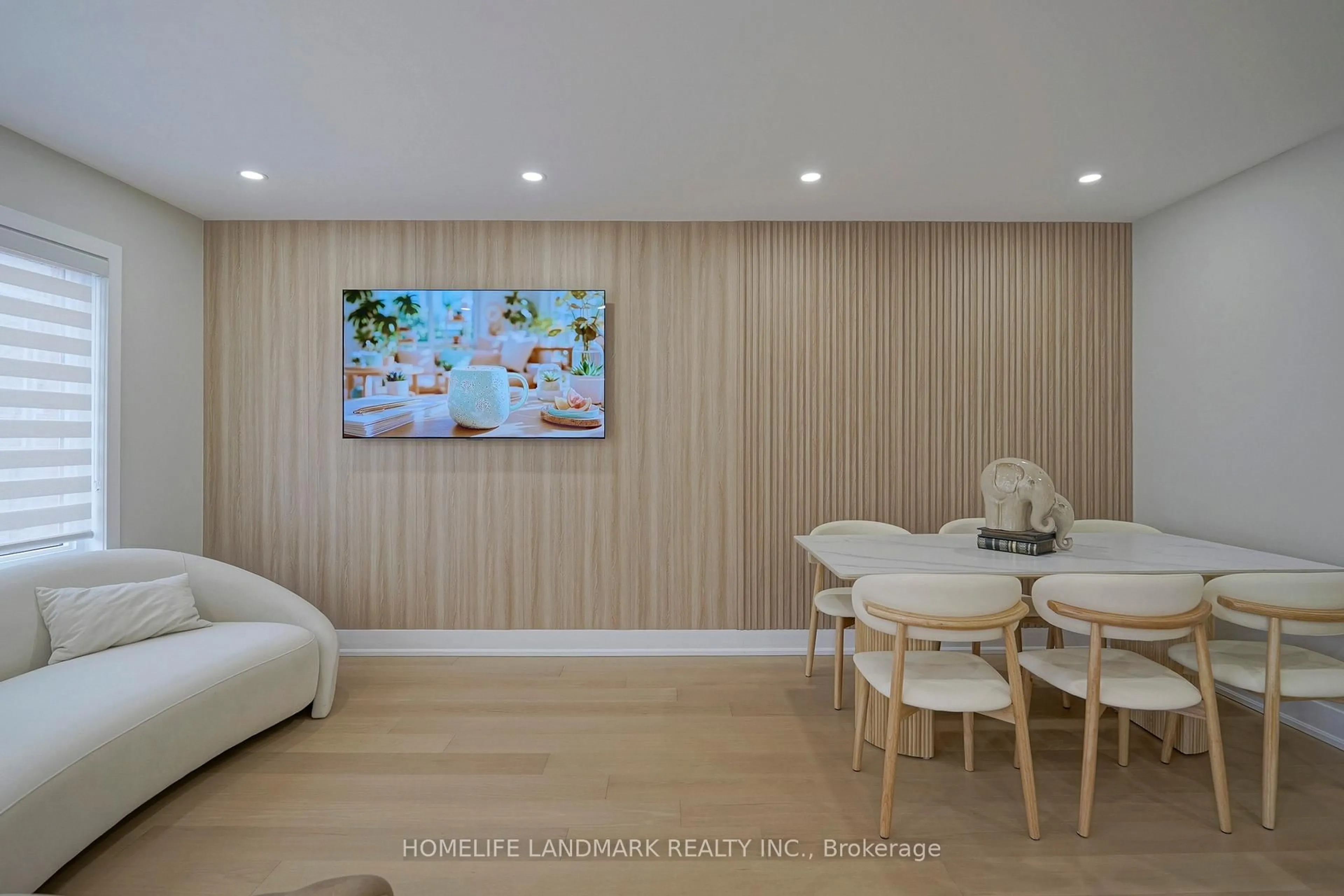 Unknown for 7 Hutt Cres, Aurora Ontario L3X 1V9