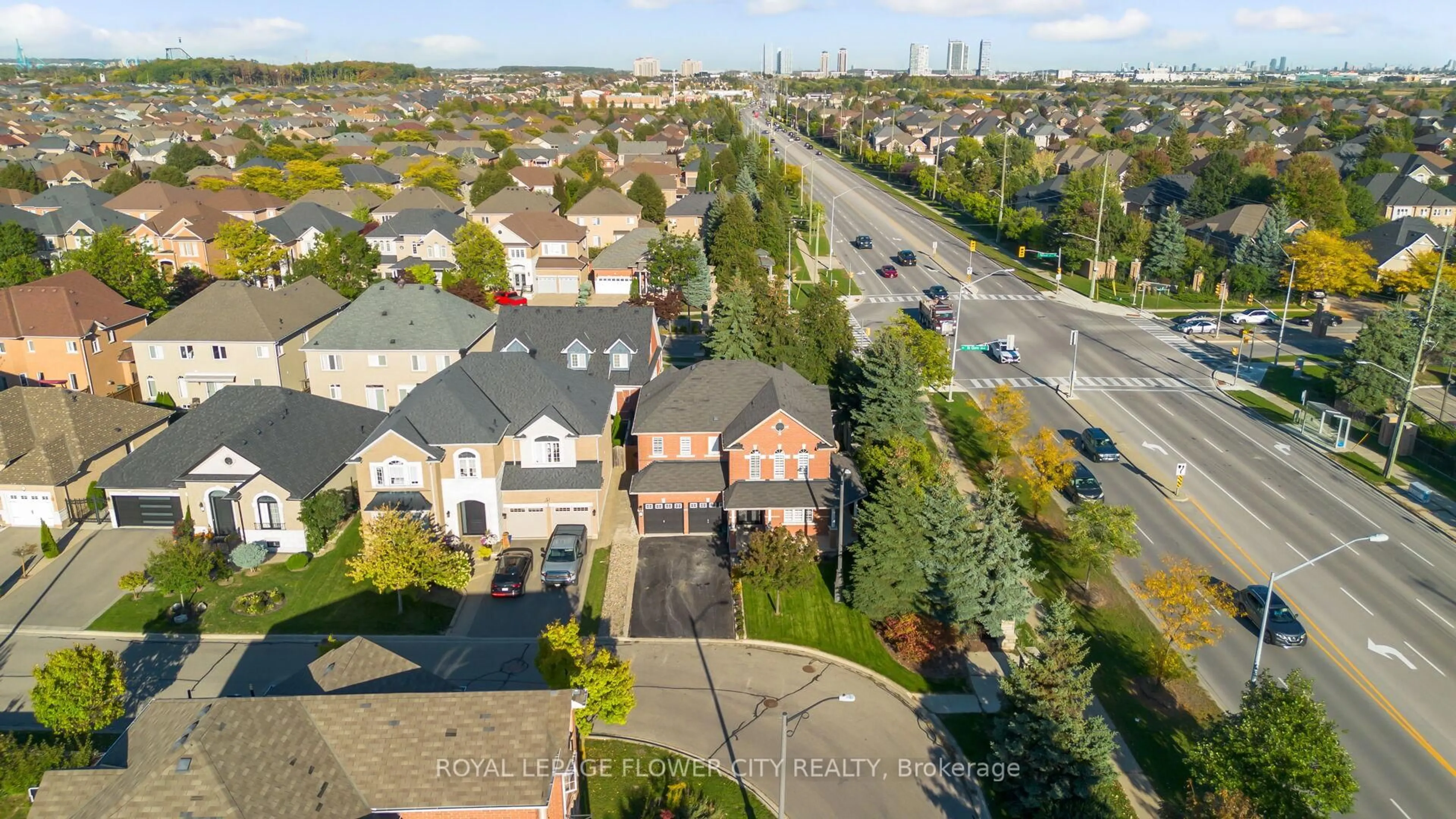A pic from outside/outdoor area/front of a property/back of a property/a pic from drone, city buildings view from balcony for 57 St Nicholas Cres, Vaughan Ontario L4H 3E5