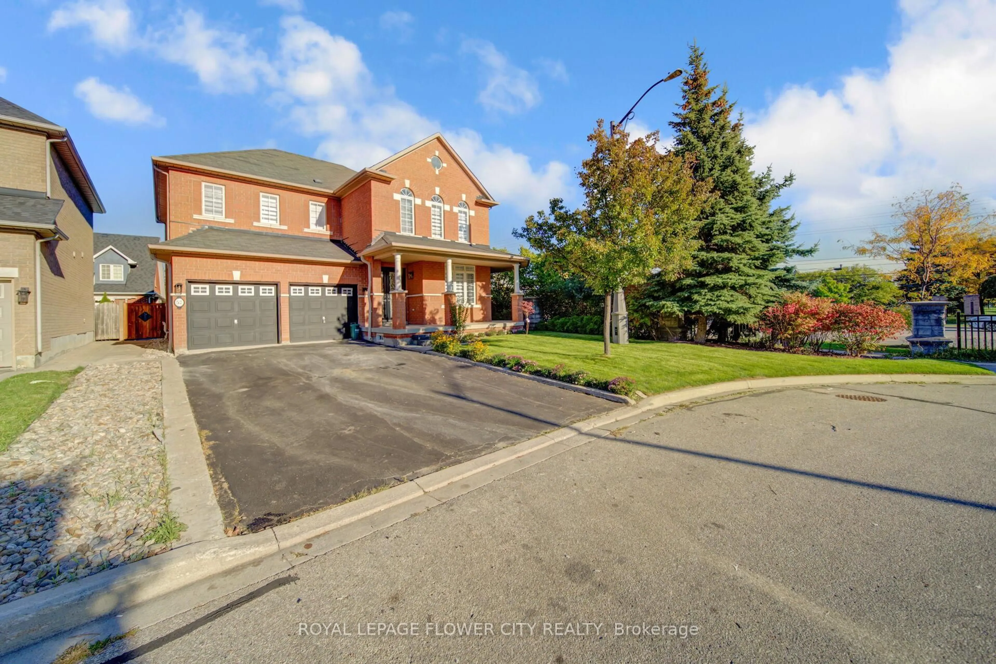 A pic from outside/outdoor area/front of a property/back of a property/a pic from drone, street for 57 St Nicholas Cres, Vaughan Ontario L4H 3E5
