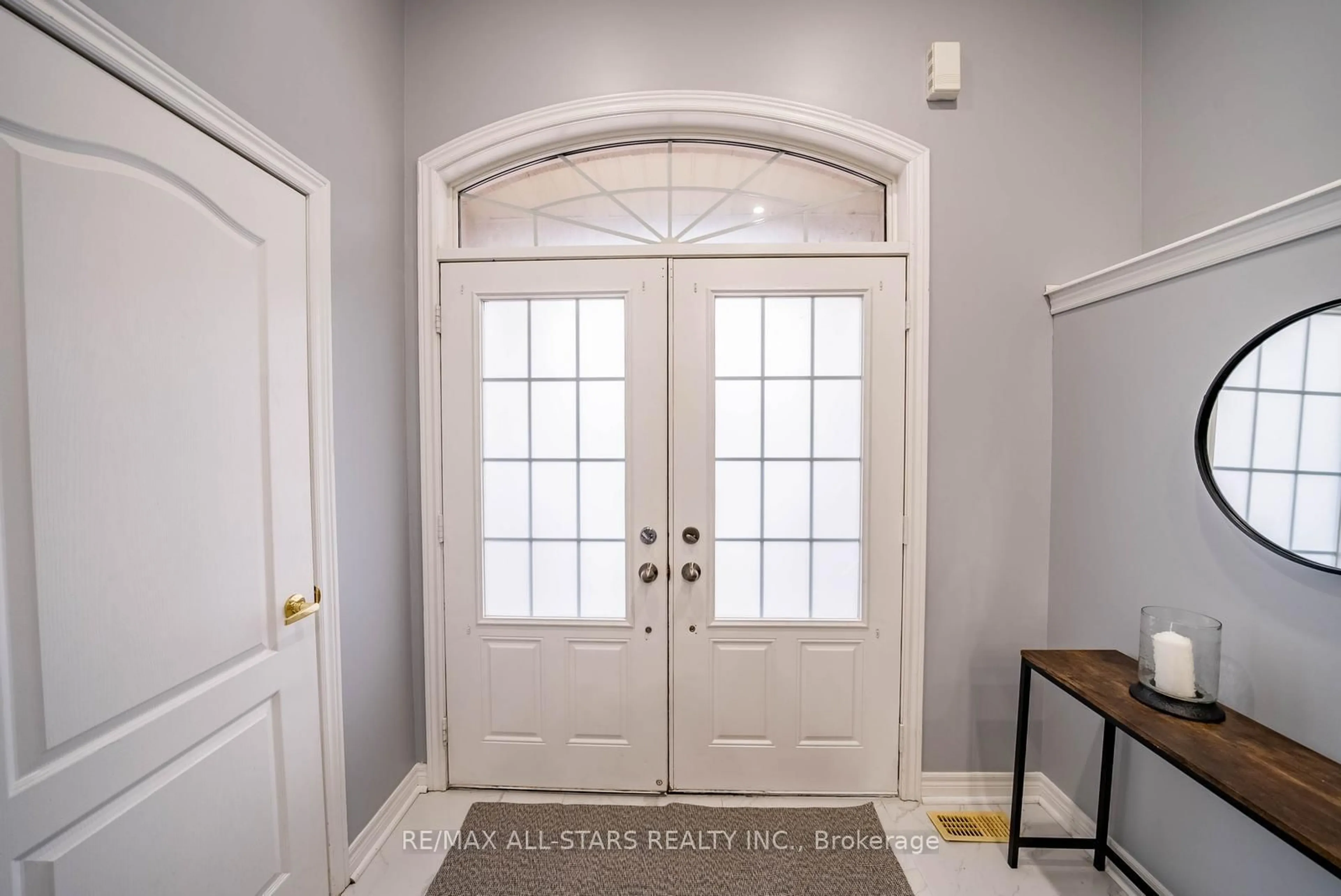 Indoor entryway for 138 Yakefarm Blvd, Whitchurch-Stouffville Ontario L4A 0R8