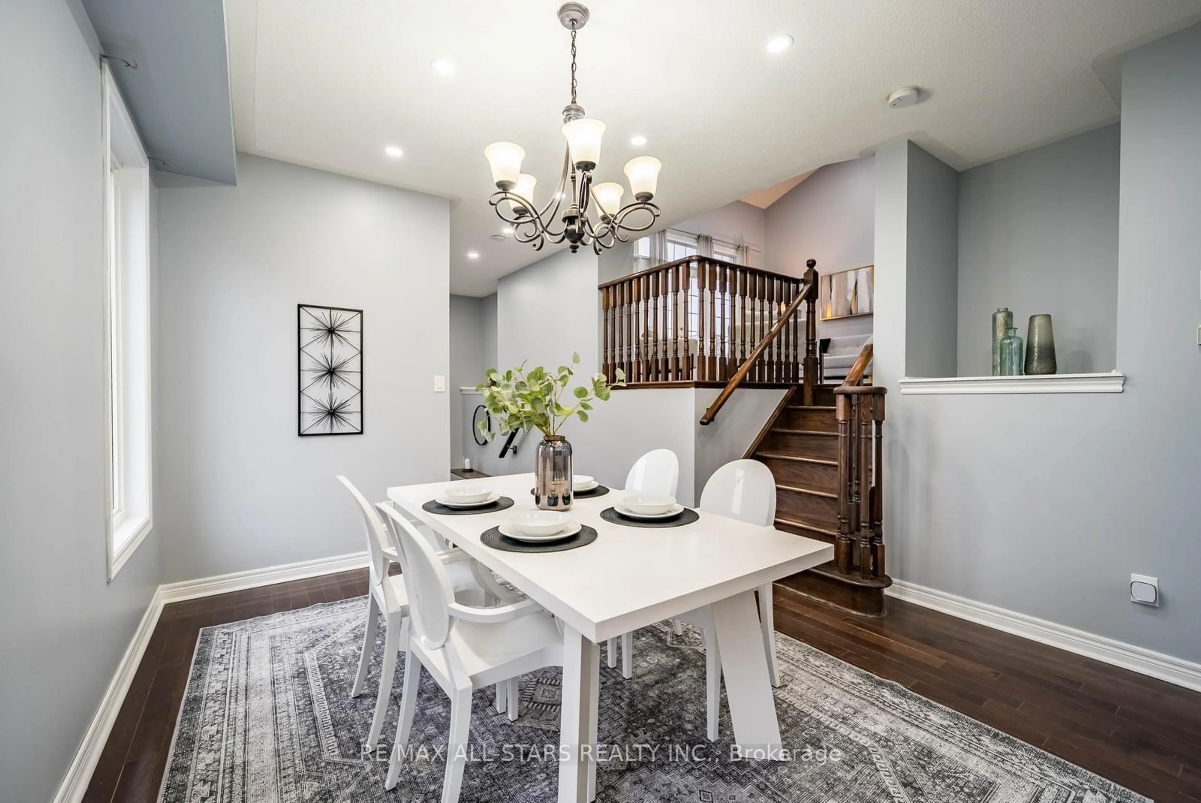 Dining room, wood/laminate floor for 138 Yakefarm Blvd, Whitchurch-Stouffville Ontario L4A 0R8