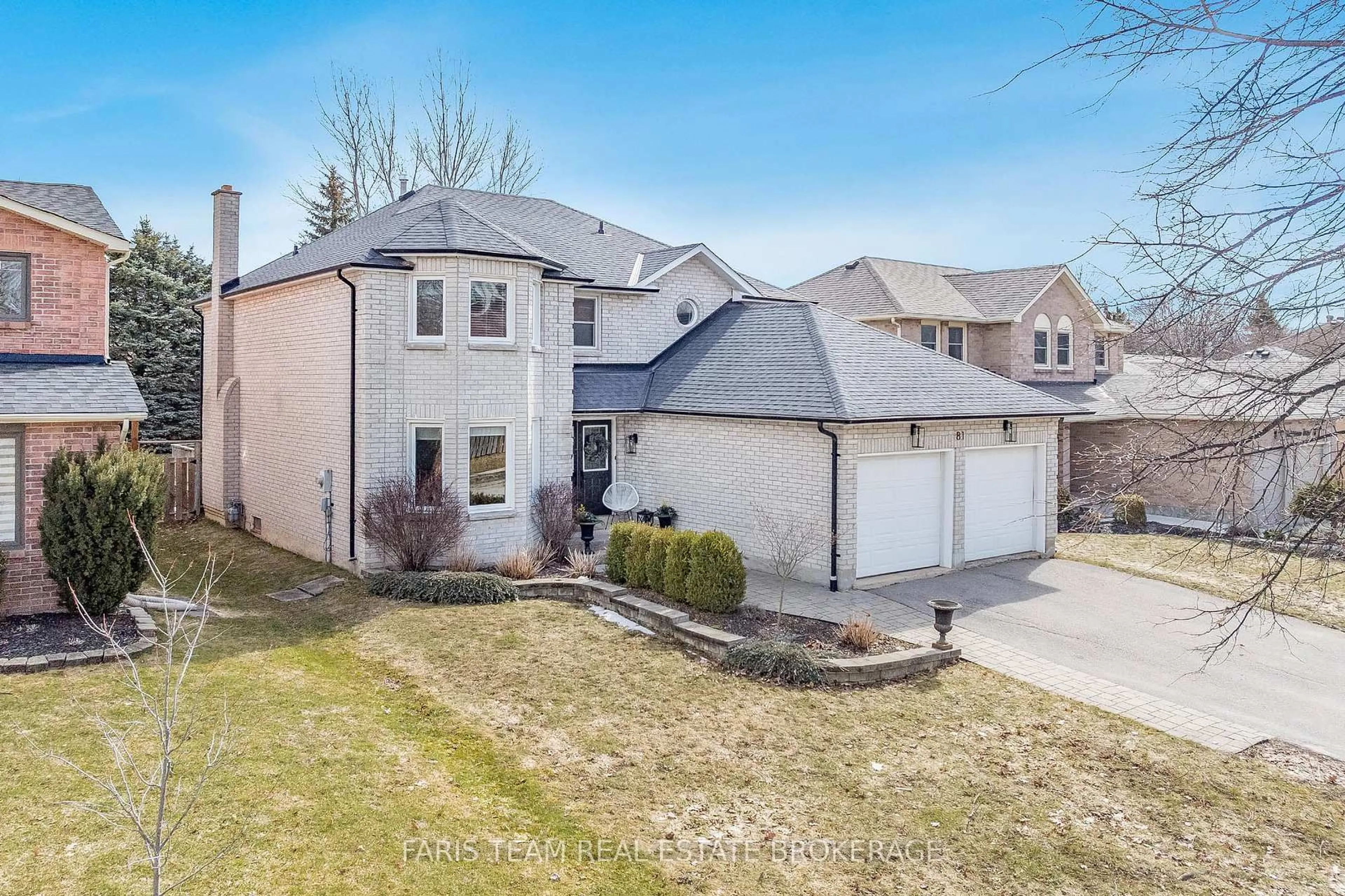 A pic from outside/outdoor area/front of a property/back of a property/a pic from drone, street for 81 Hutchinson Dr, New Tecumseth Ontario L9R 1M3
