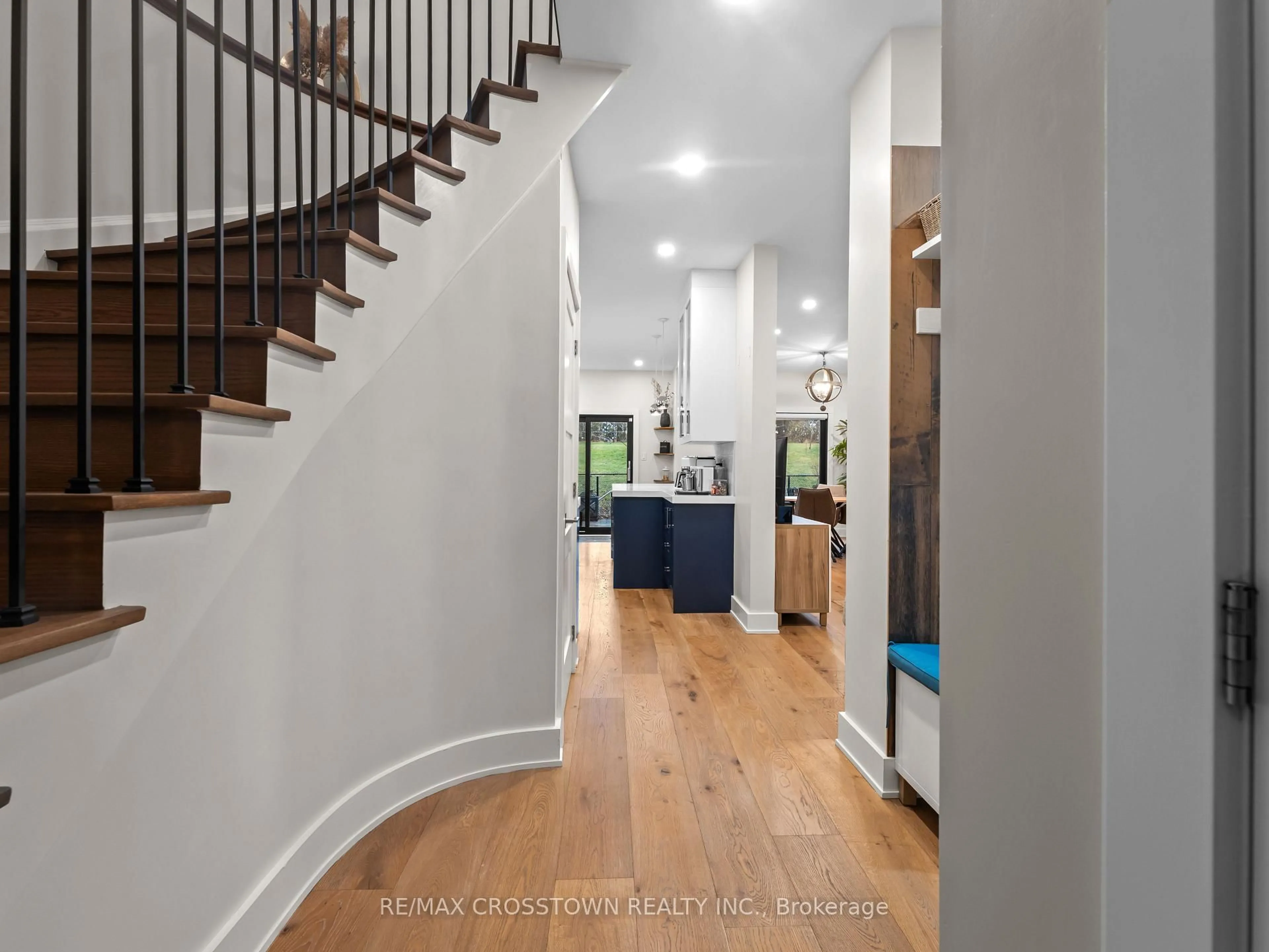 Indoor entryway for 109 Golden Gate Circ, Vaughan Ontario L4H 1N6