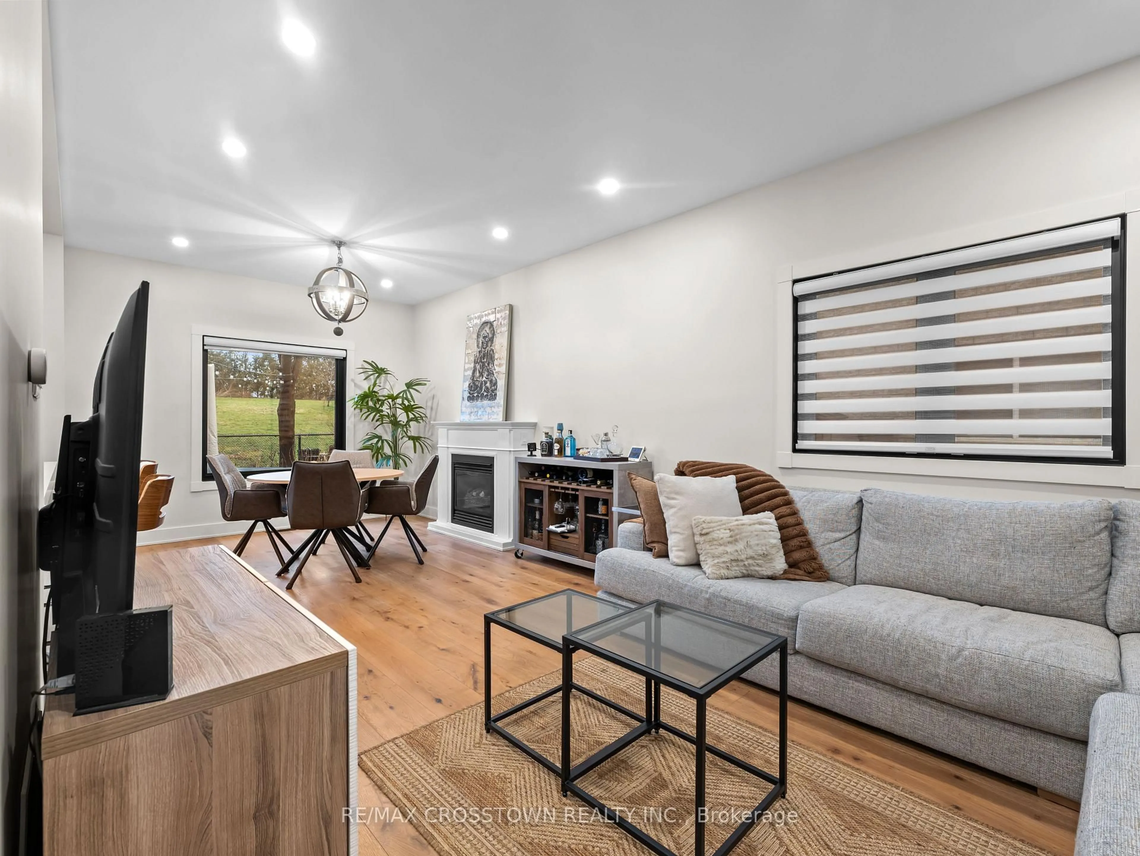 Living room with furniture, unknown for 109 Golden Gate Circ, Vaughan Ontario L4H 1N6