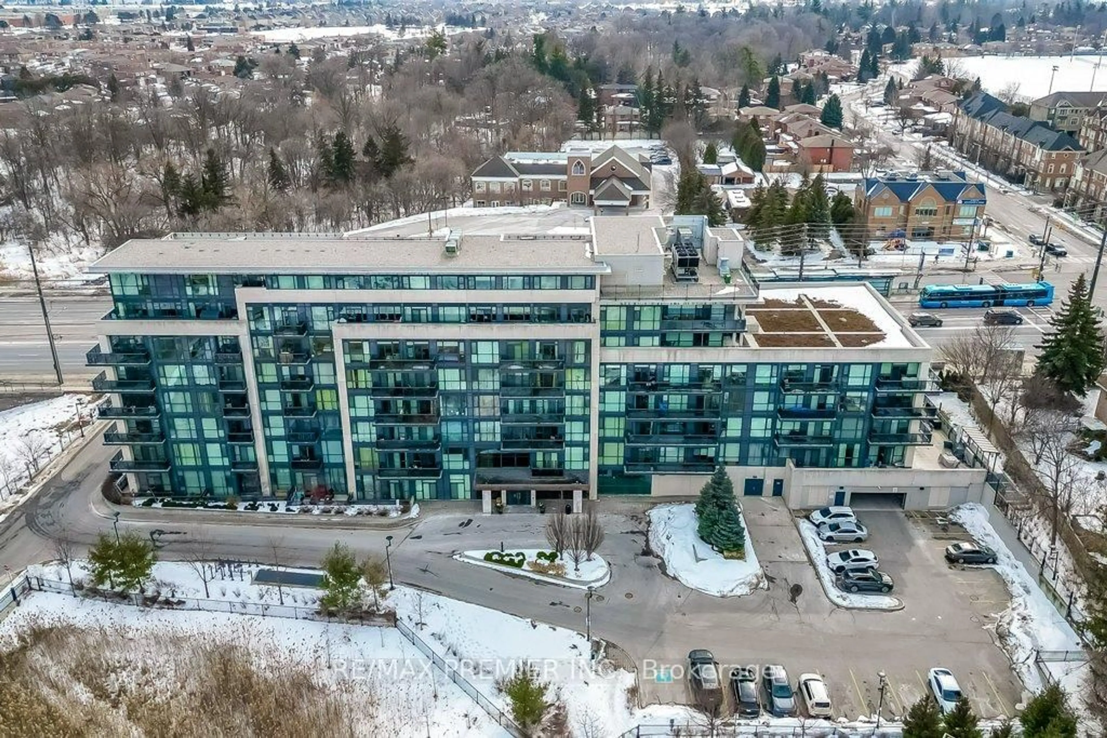 A pic from outside/outdoor area/front of a property/back of a property/a pic from drone, unknown for 4700 Highway 7 Rd #209, Vaughan Ontario L4L 0B4