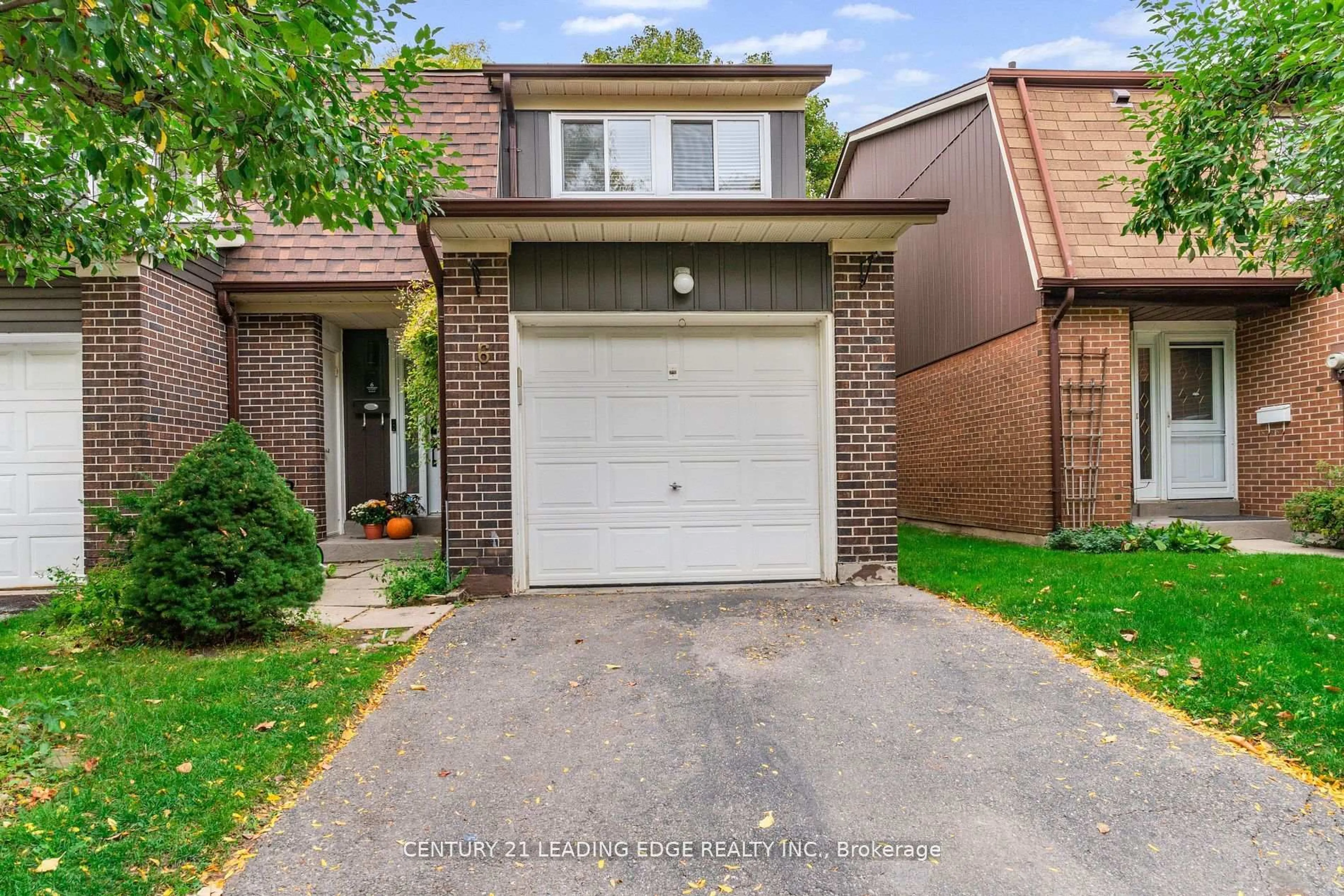 Home with brick exterior material, street for 40 Castle Rock Dr #6, Richmond Hill Ontario L4C 5H5