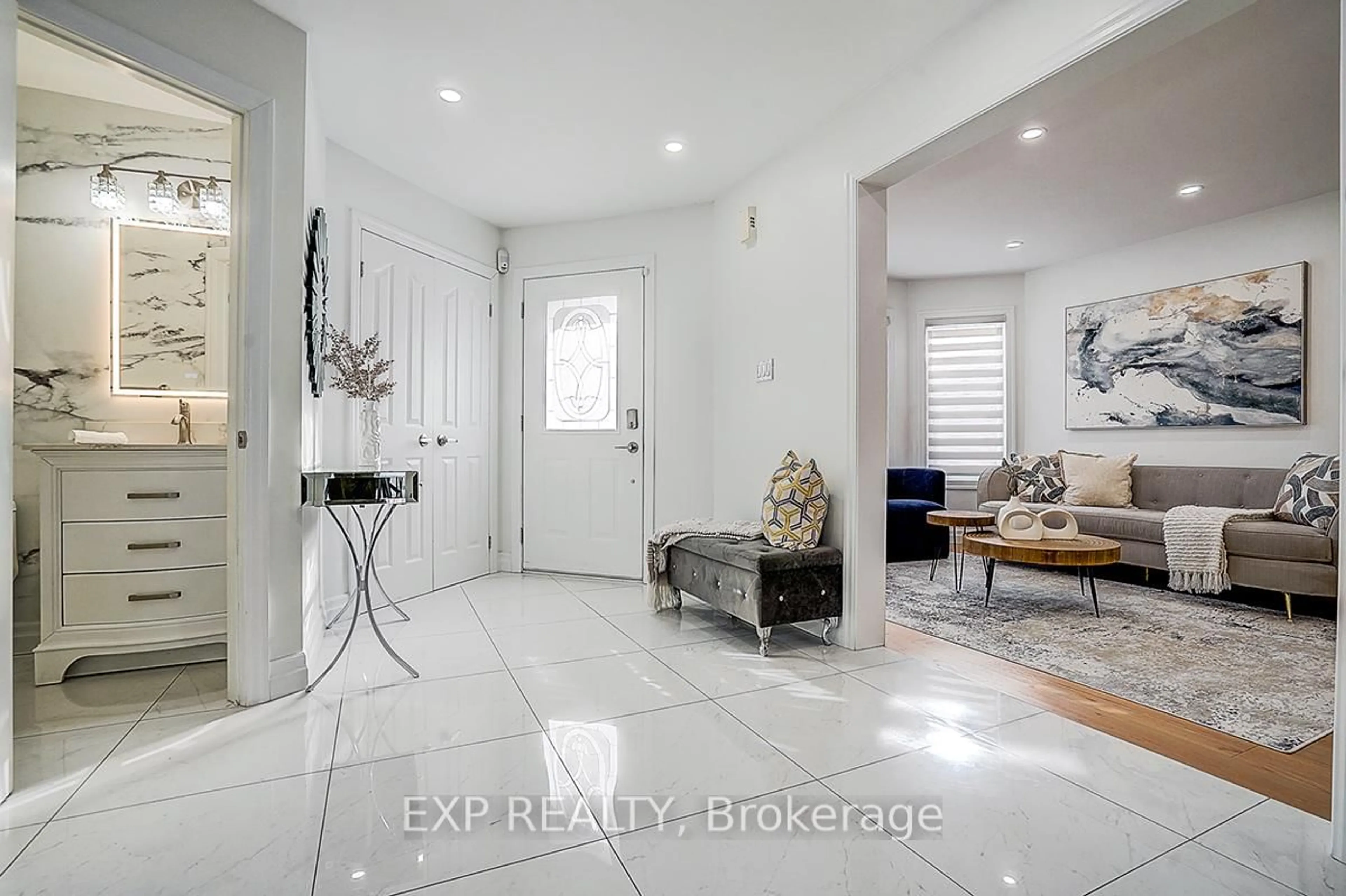 Indoor entryway for 14 Prince Dr, Bradford West Gwillimbury Ontario L3Z 3B7