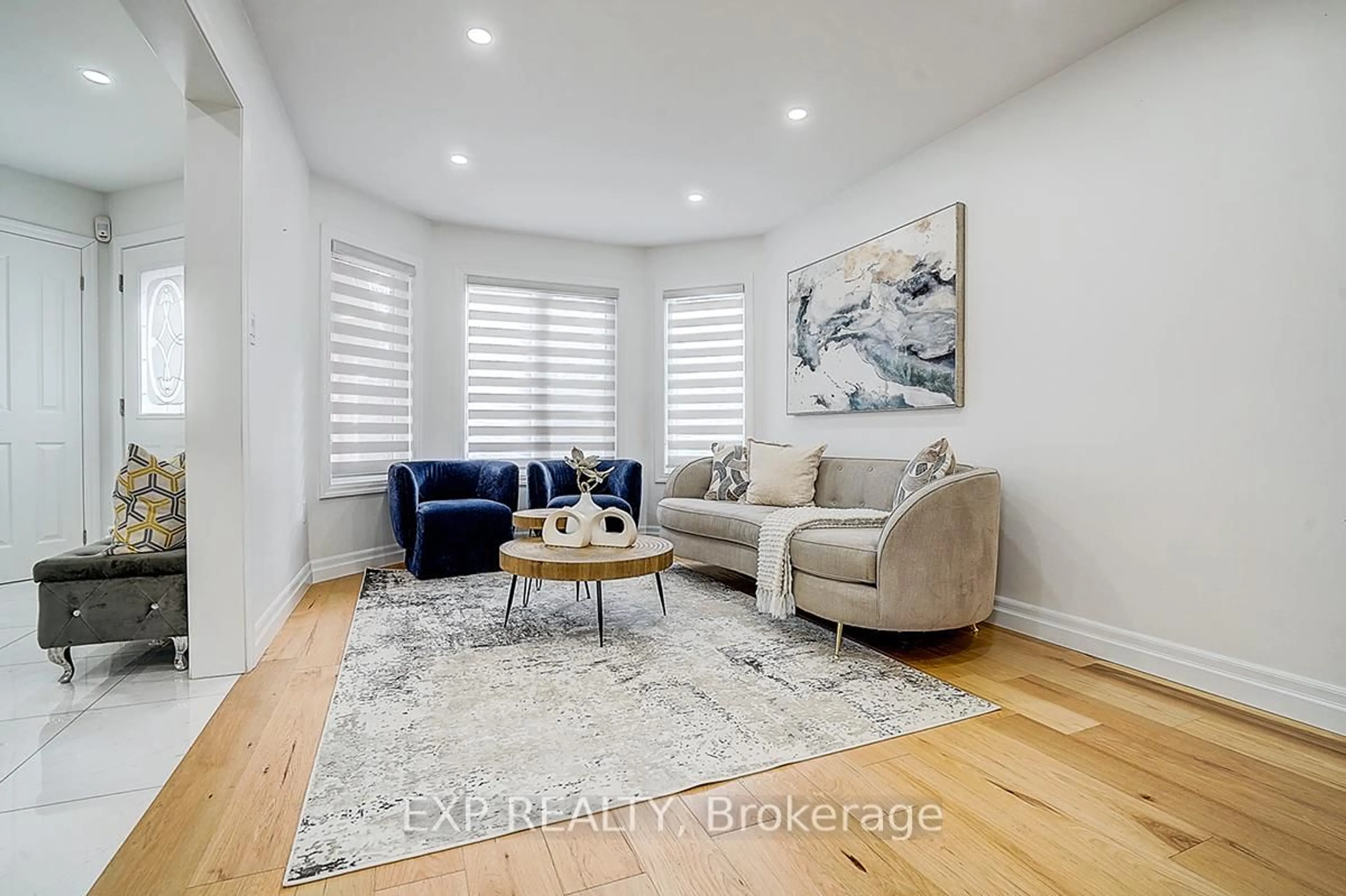 Living room with furniture, unknown for 14 Prince Dr, Bradford West Gwillimbury Ontario L3Z 3B7