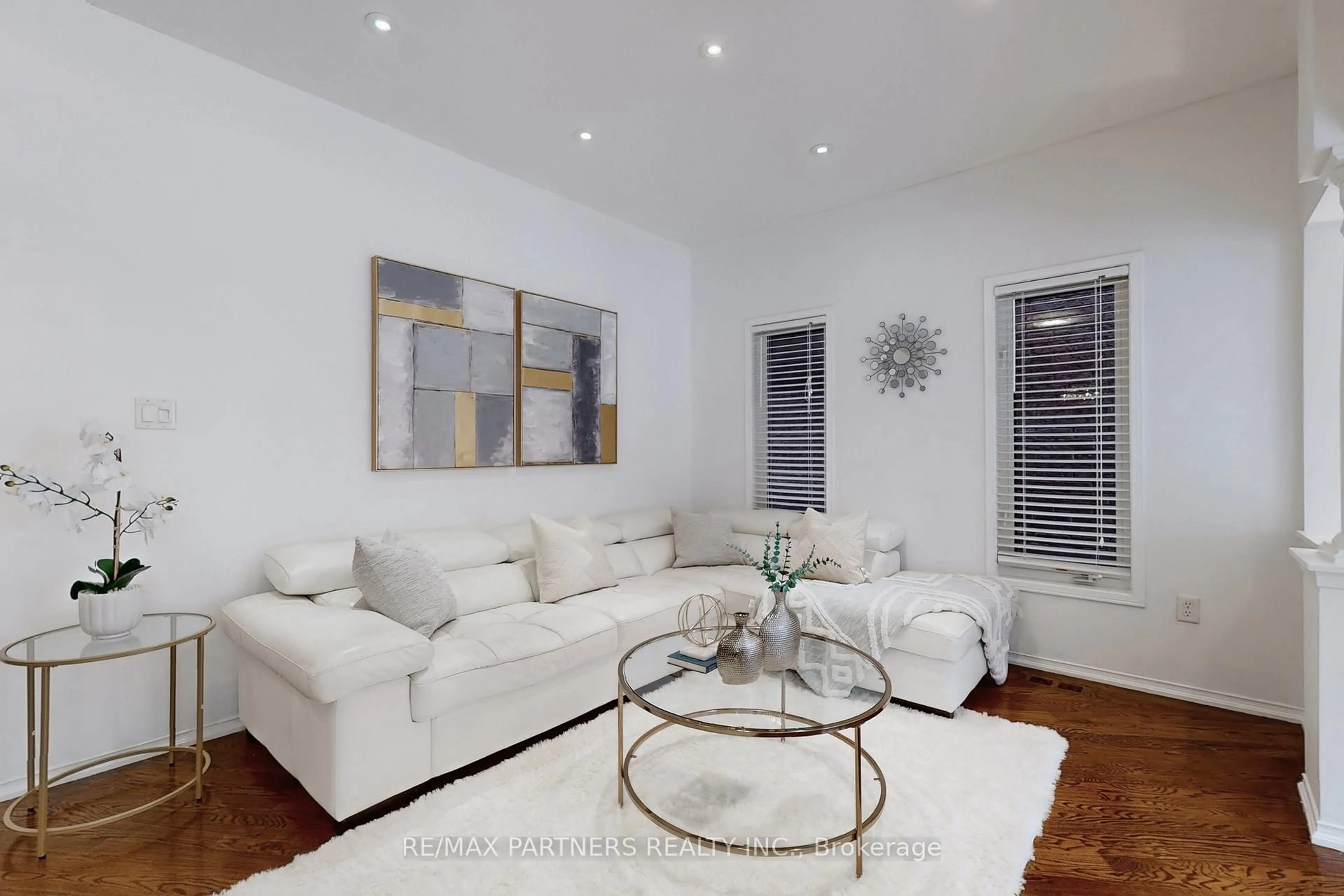 Living room with furniture, wood/laminate floor for 79 Carnoustie Cres, Richmond Hill Ontario L4E 0A1