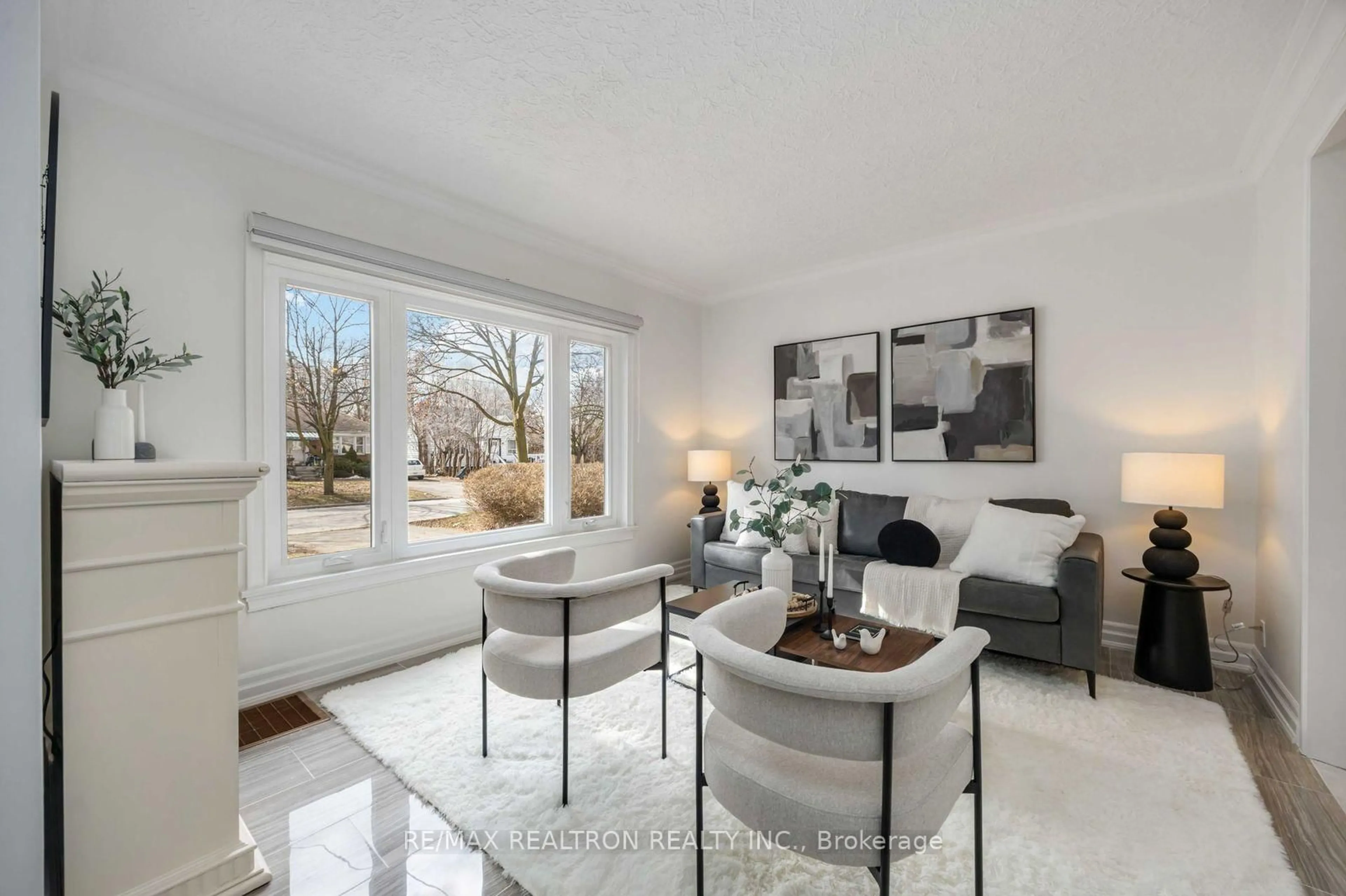 Living room with furniture, unknown for 40 Highland Park Blvd, Markham Ontario L3T 1B3