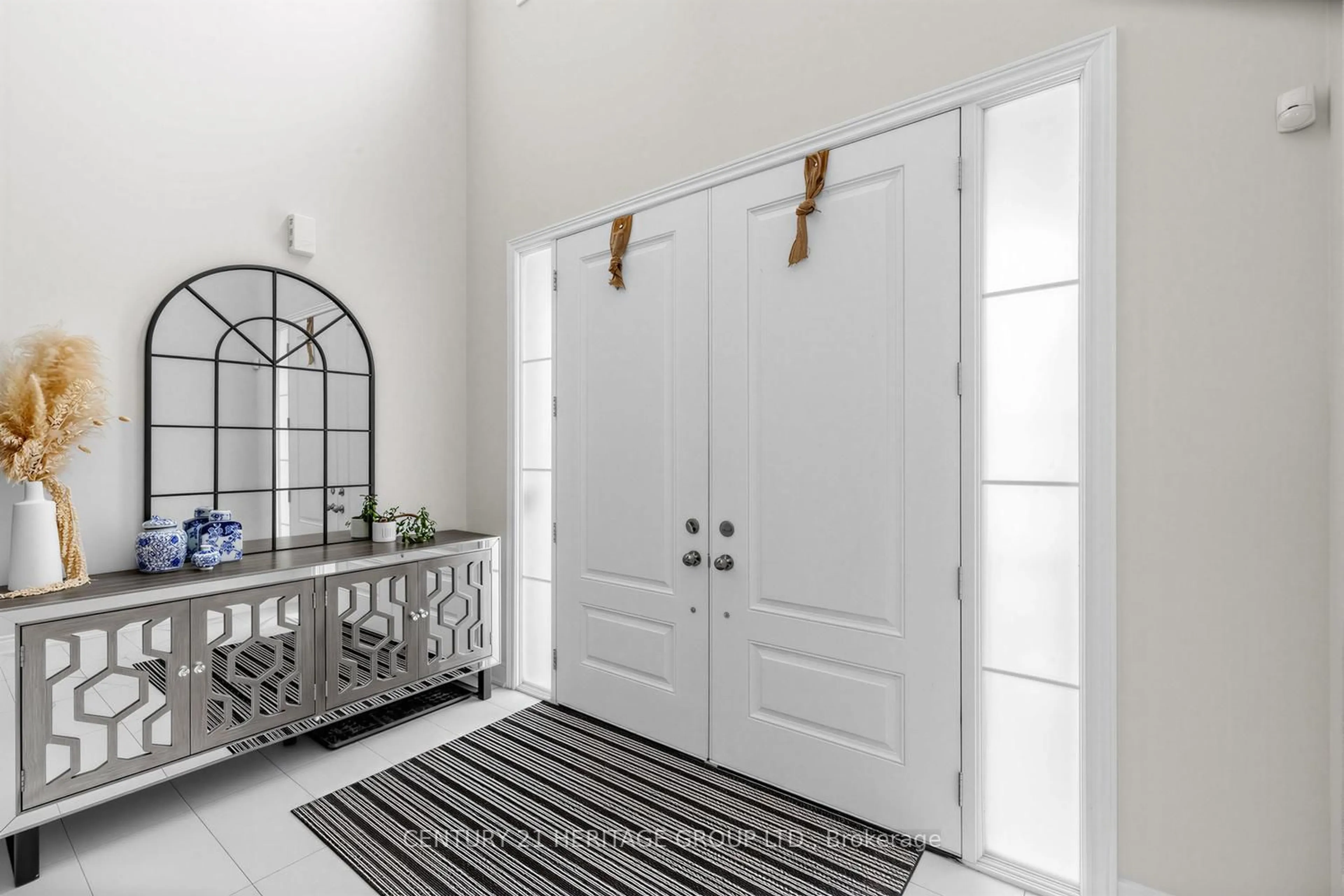 Indoor entryway for 49 Hilts Dr, Richmond Hill Ontario L4H 0H8