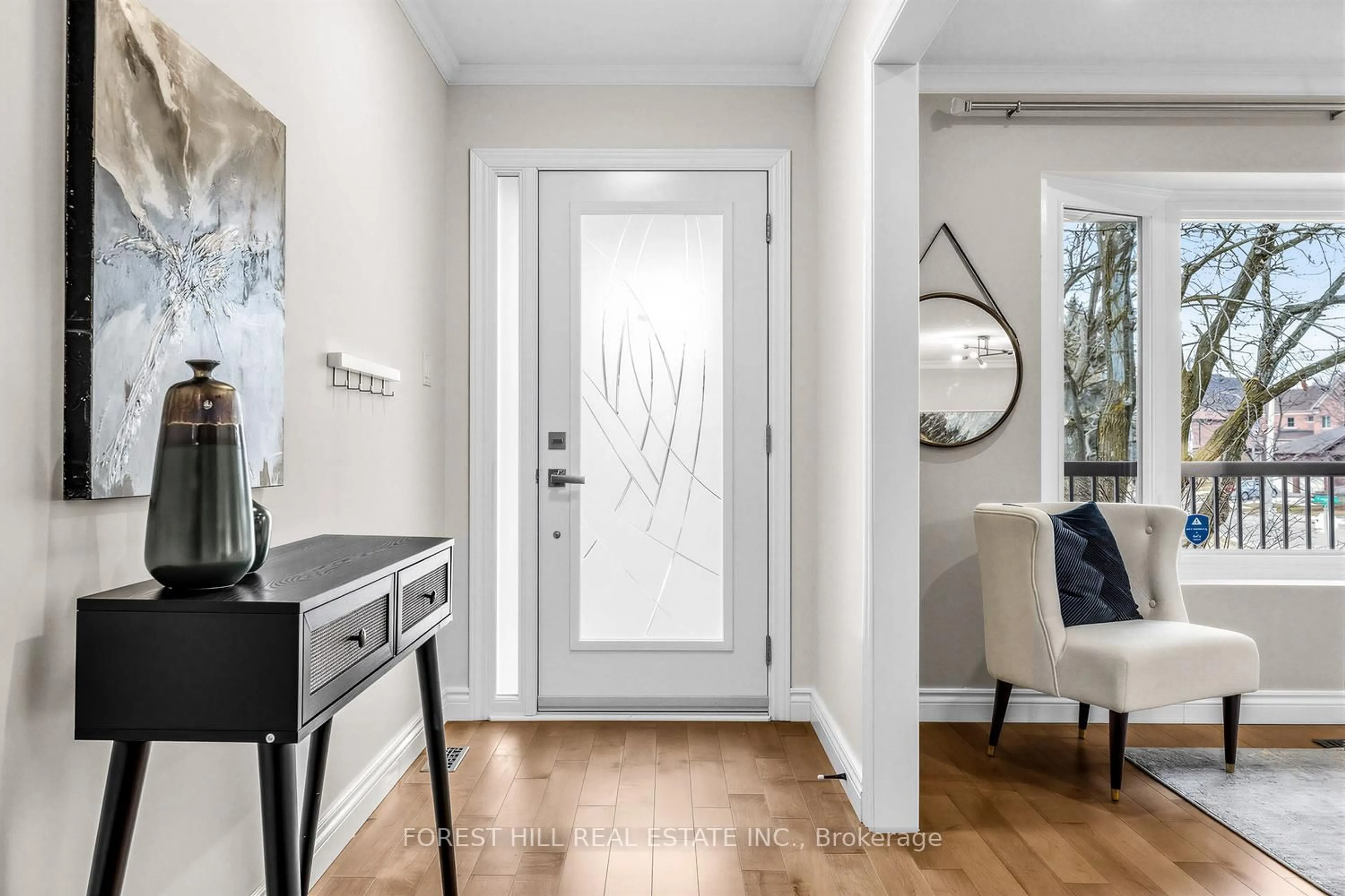 Indoor entryway for 49 Seaton Dr, Aurora Ontario L4G 3W9