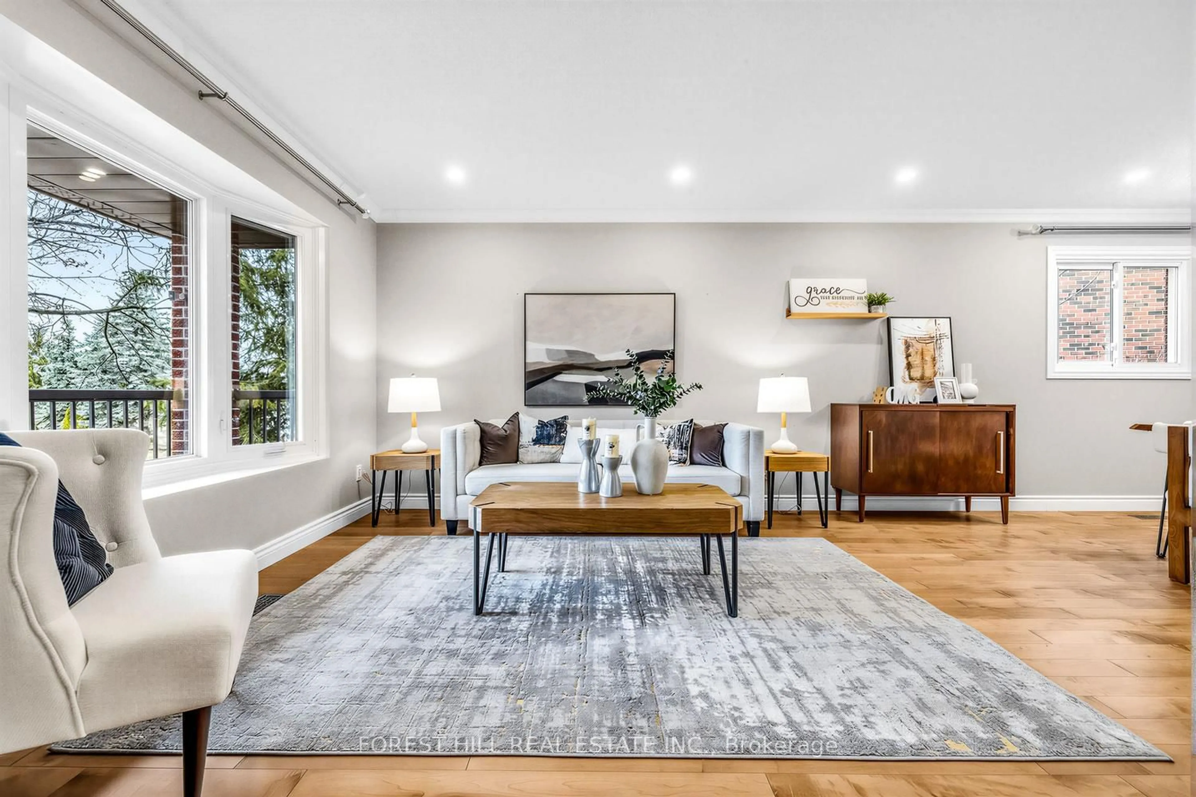 Living room with furniture, unknown for 49 Seaton Dr, Aurora Ontario L4G 3W9