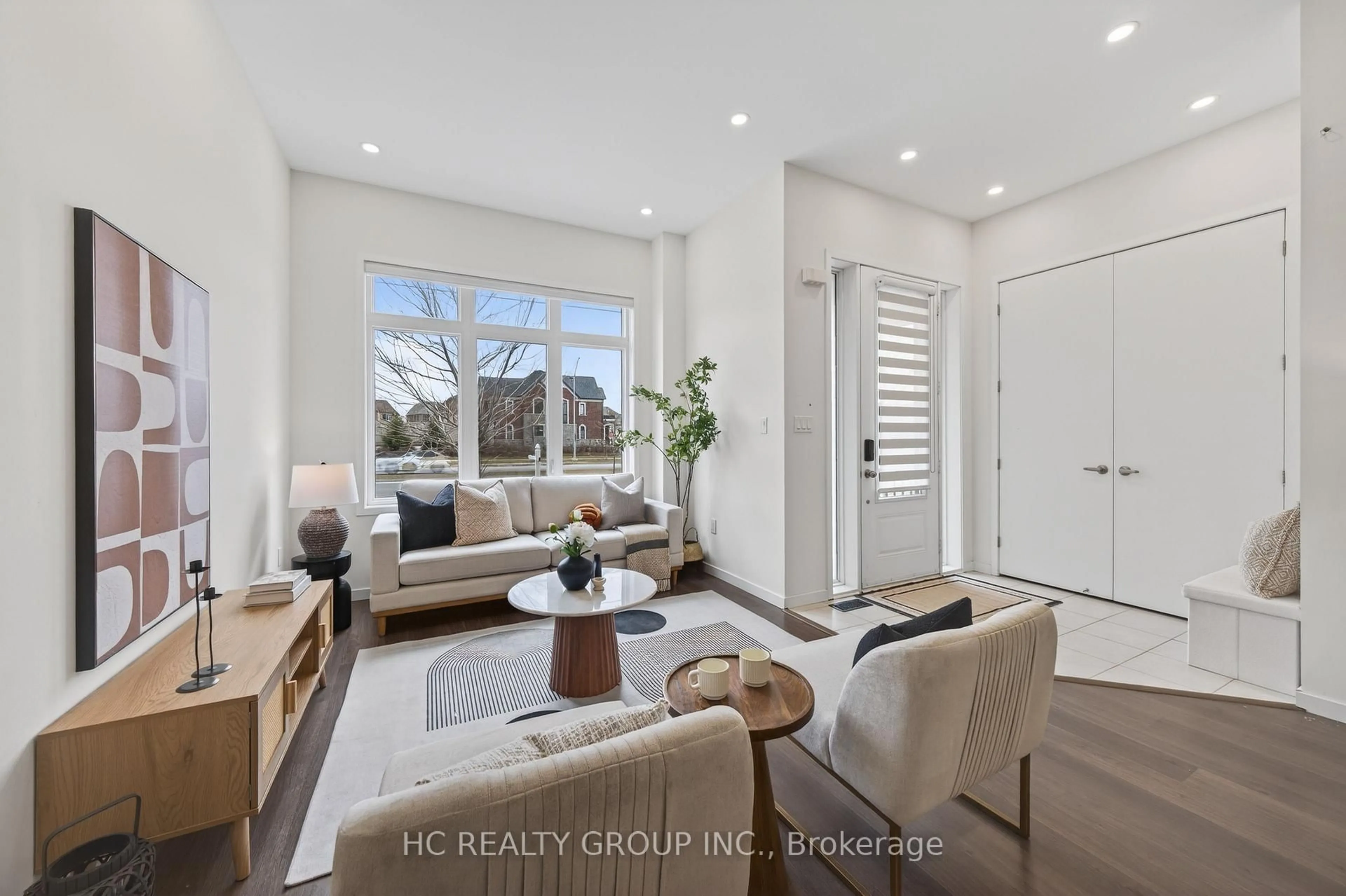 Living room with furniture, unknown for 1240 Wellington St, Aurora Ontario L4G 2C9