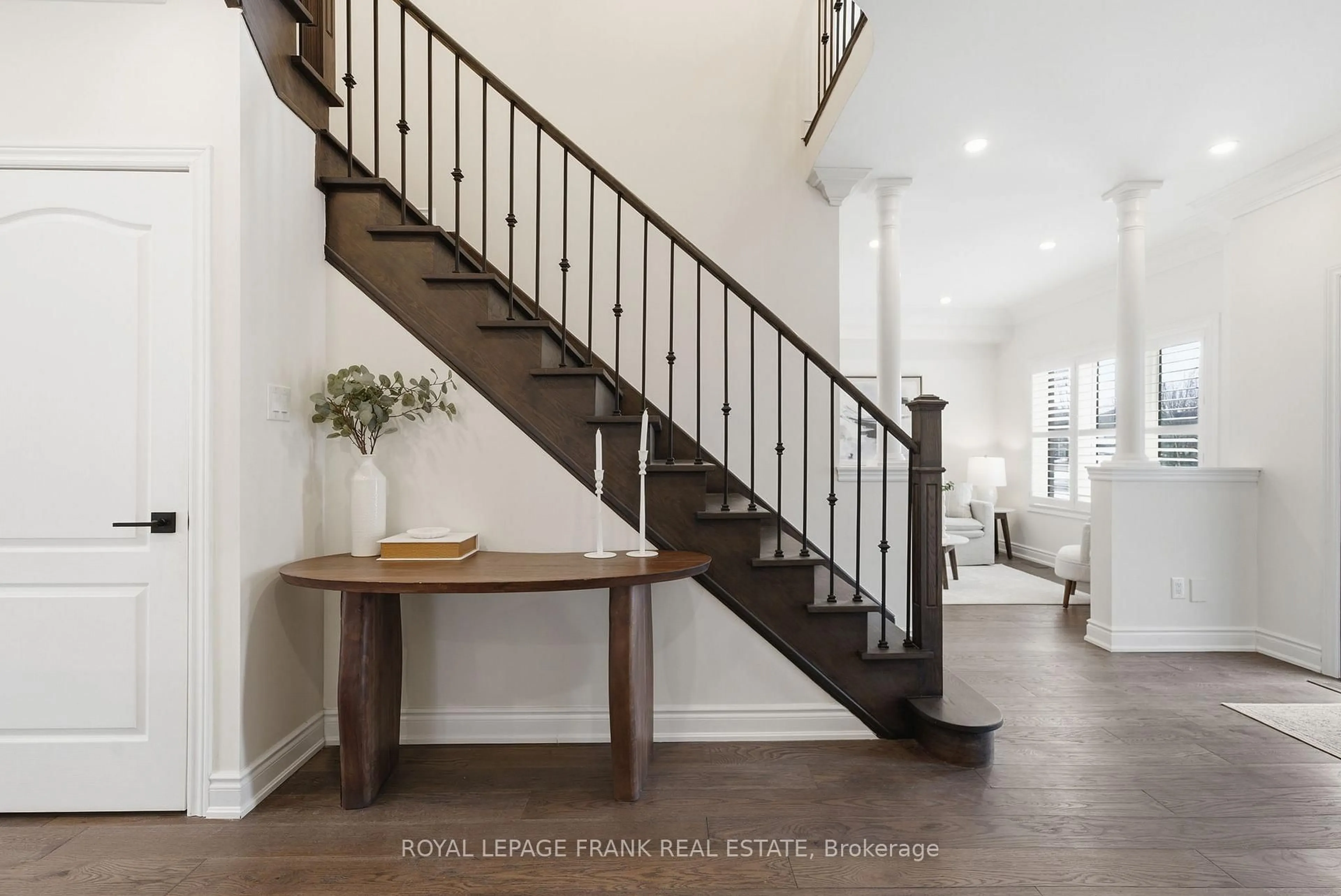 Indoor entryway for 35 Nelkydd Lane, Uxbridge Ontario L9P 1Z8